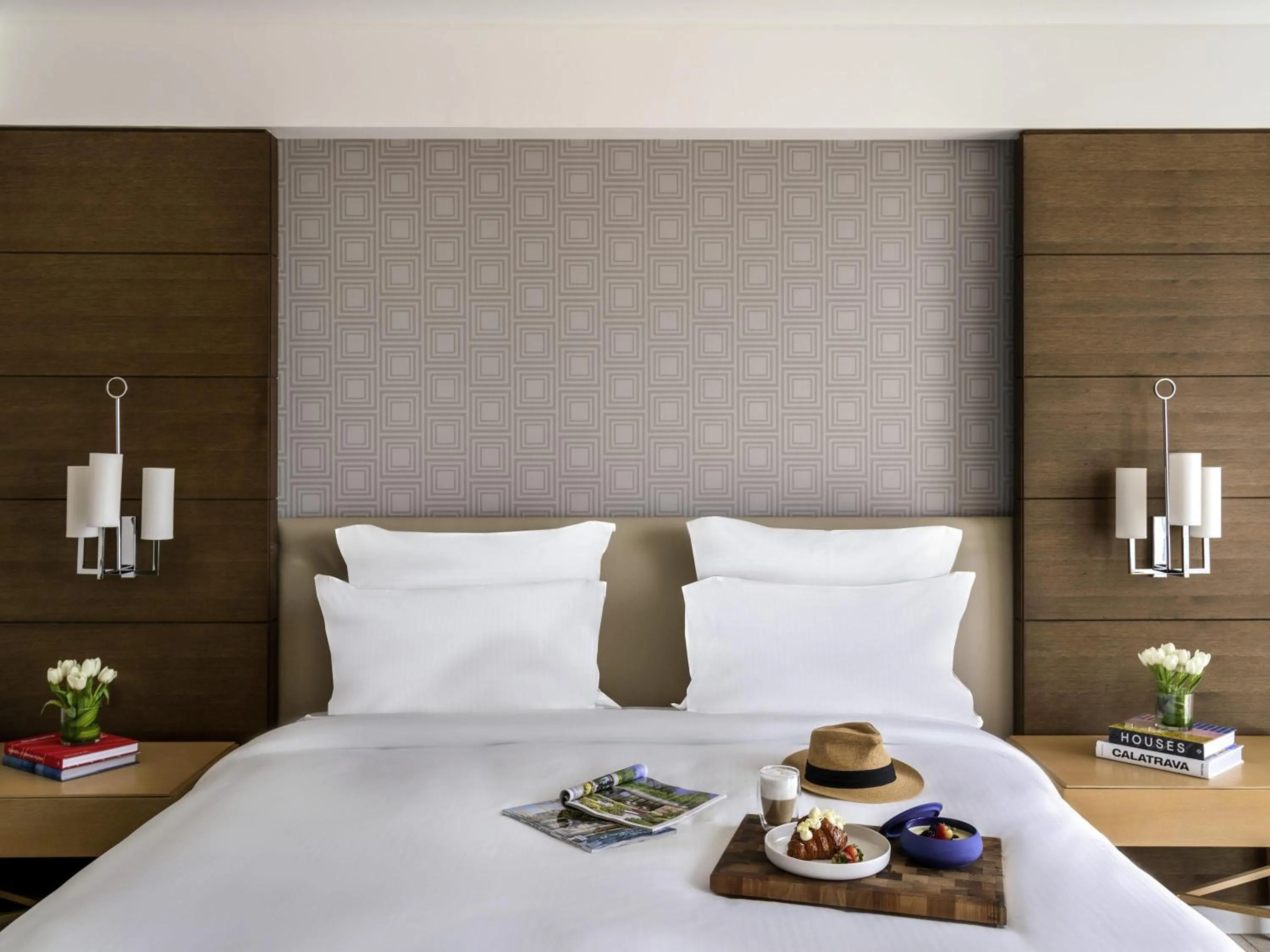 Bedroom, Bed in Pullman Doha West Bay