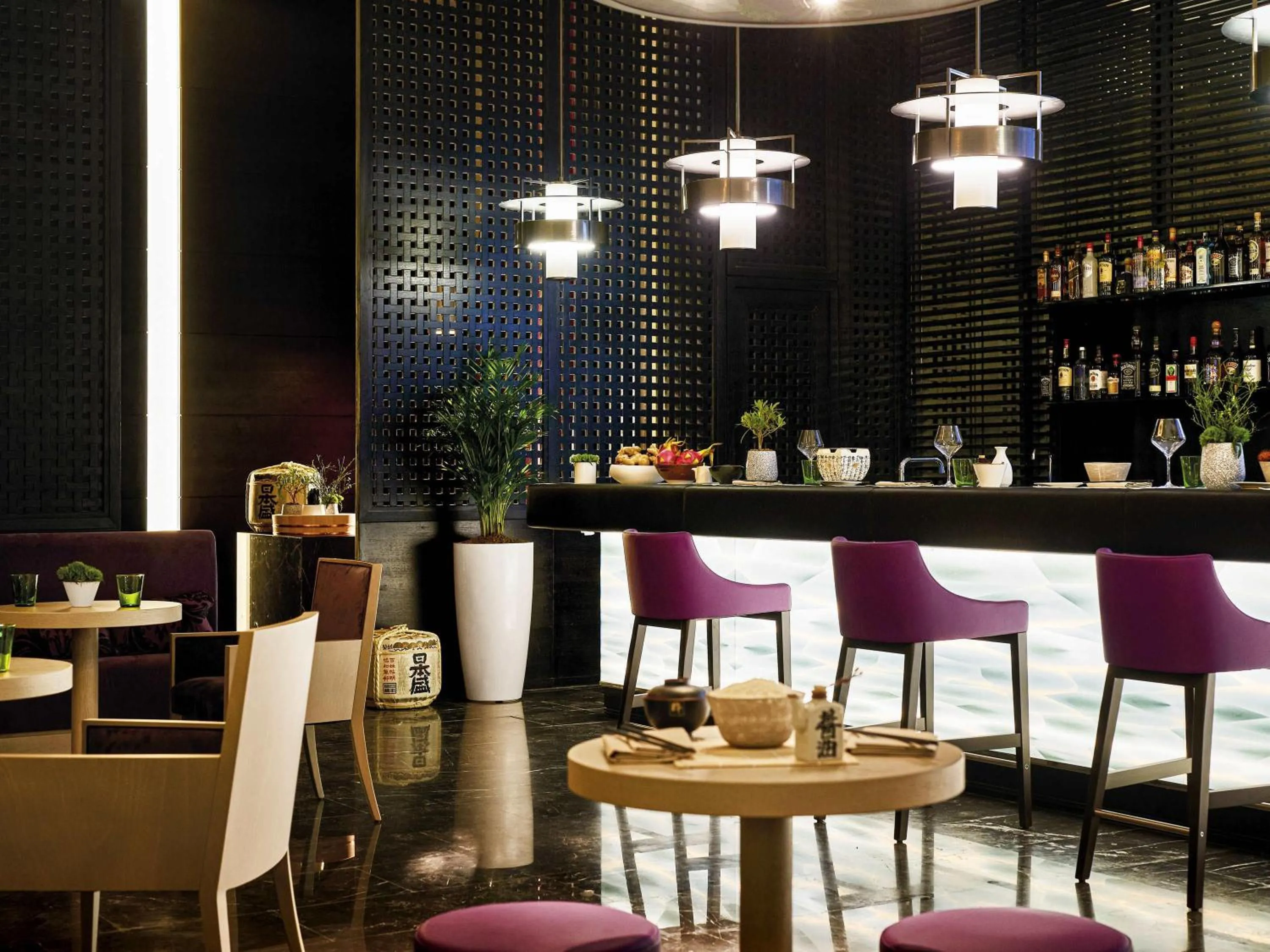 Lounge or bar in Pullman Doha West Bay
