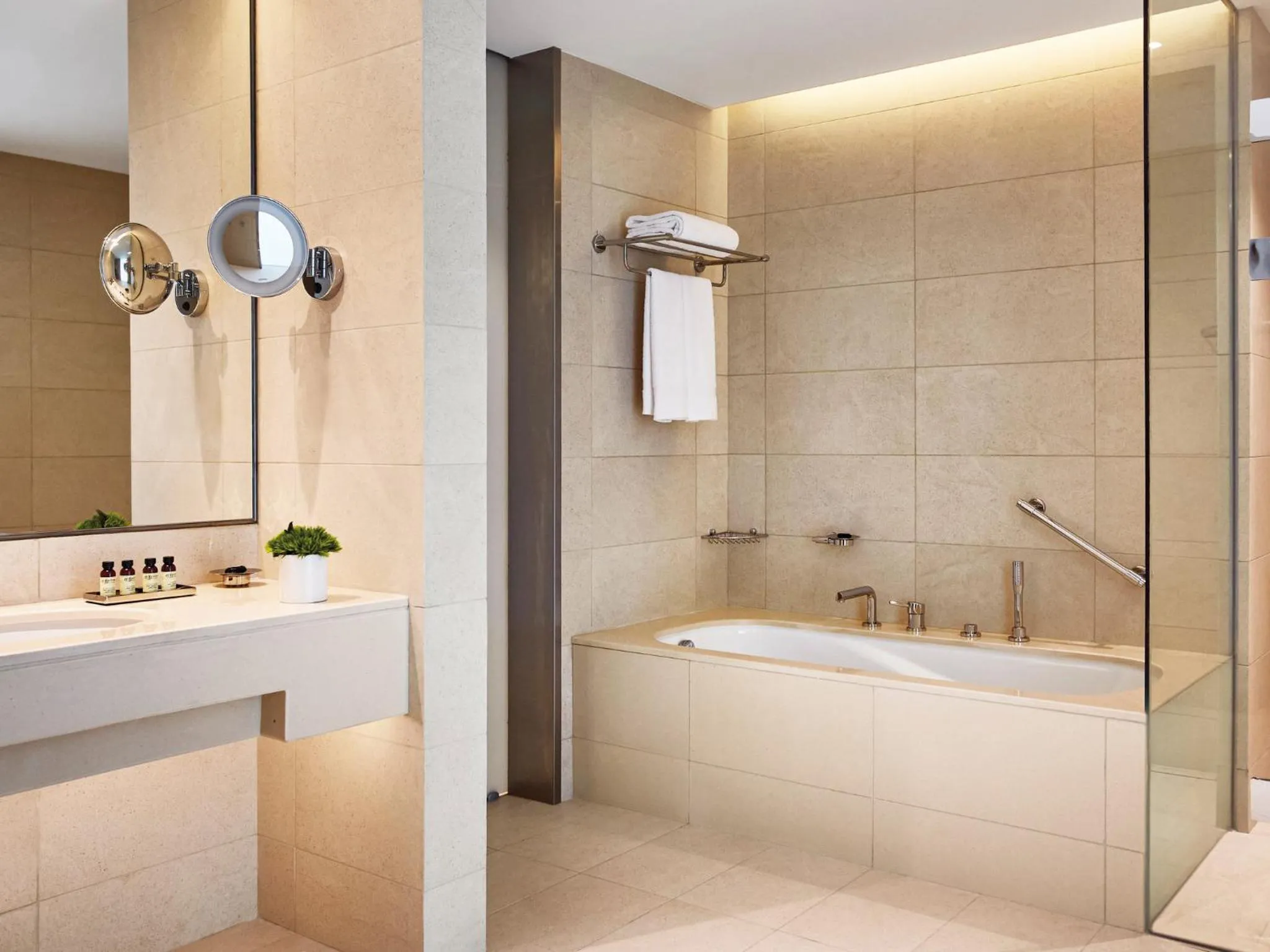 Property building in Pullman Doha West Bay