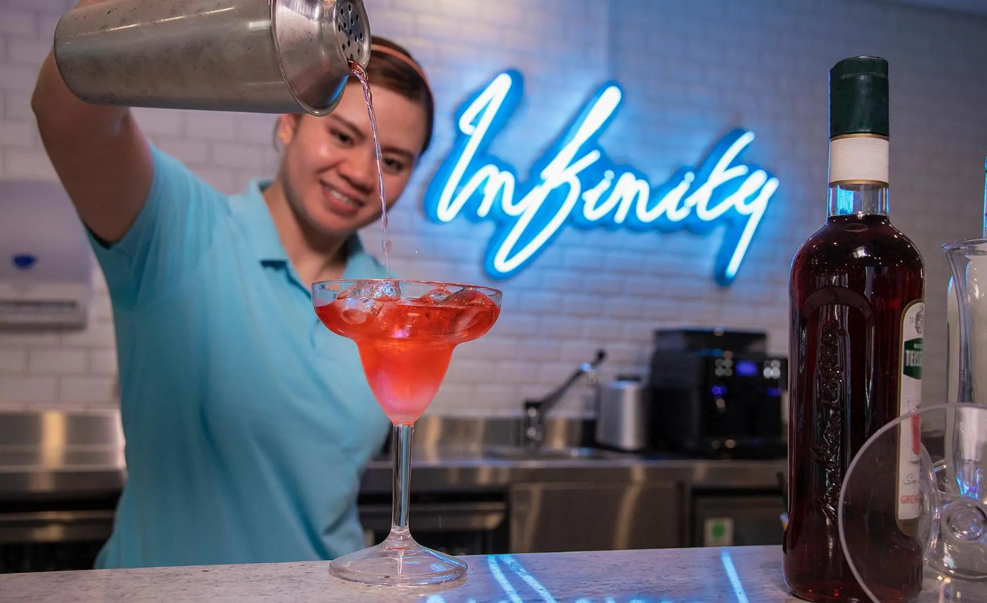 Restaurant/places to eat in Pullman Sharjah