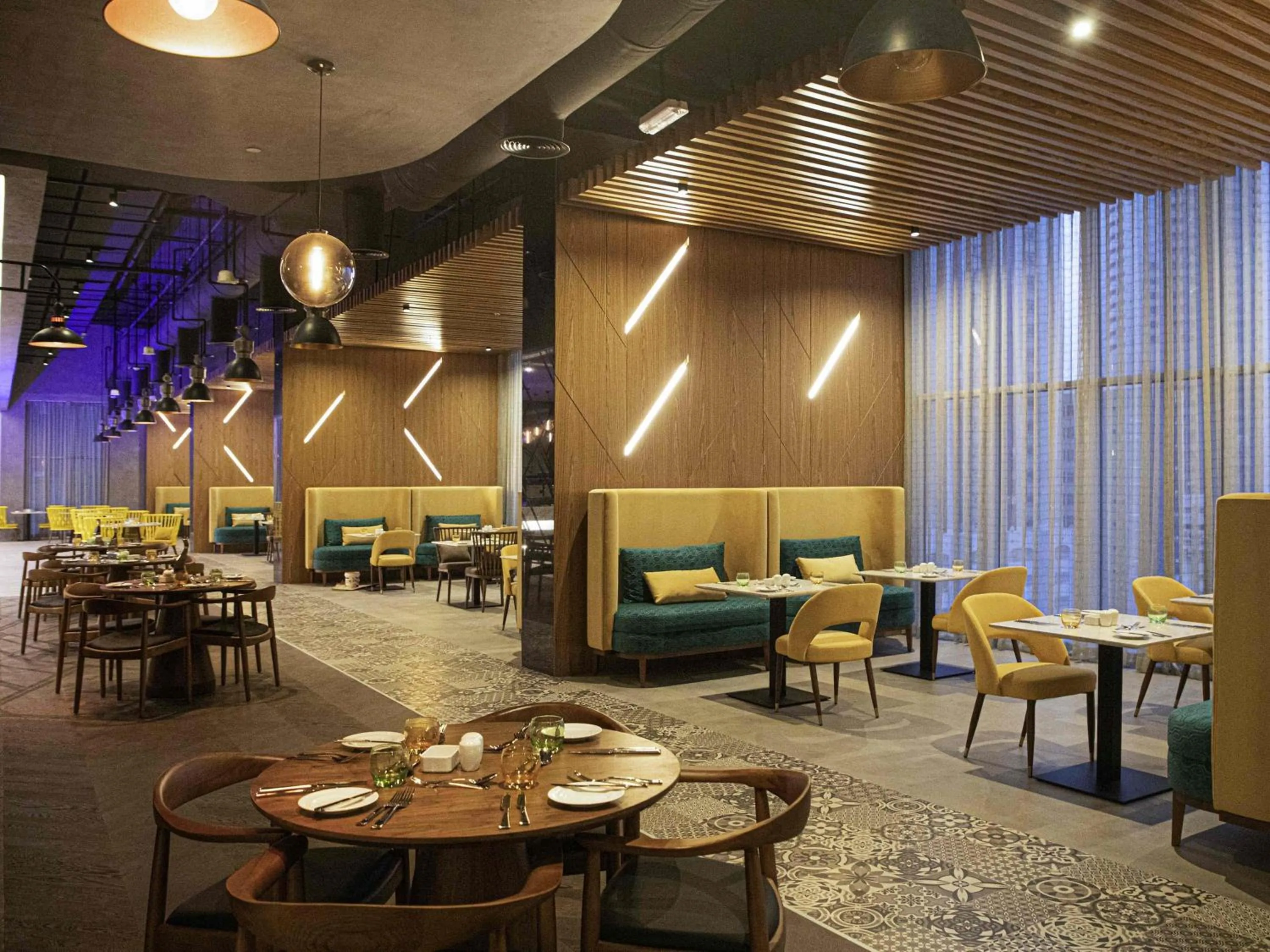 Restaurant/places to eat in Pullman Sharjah