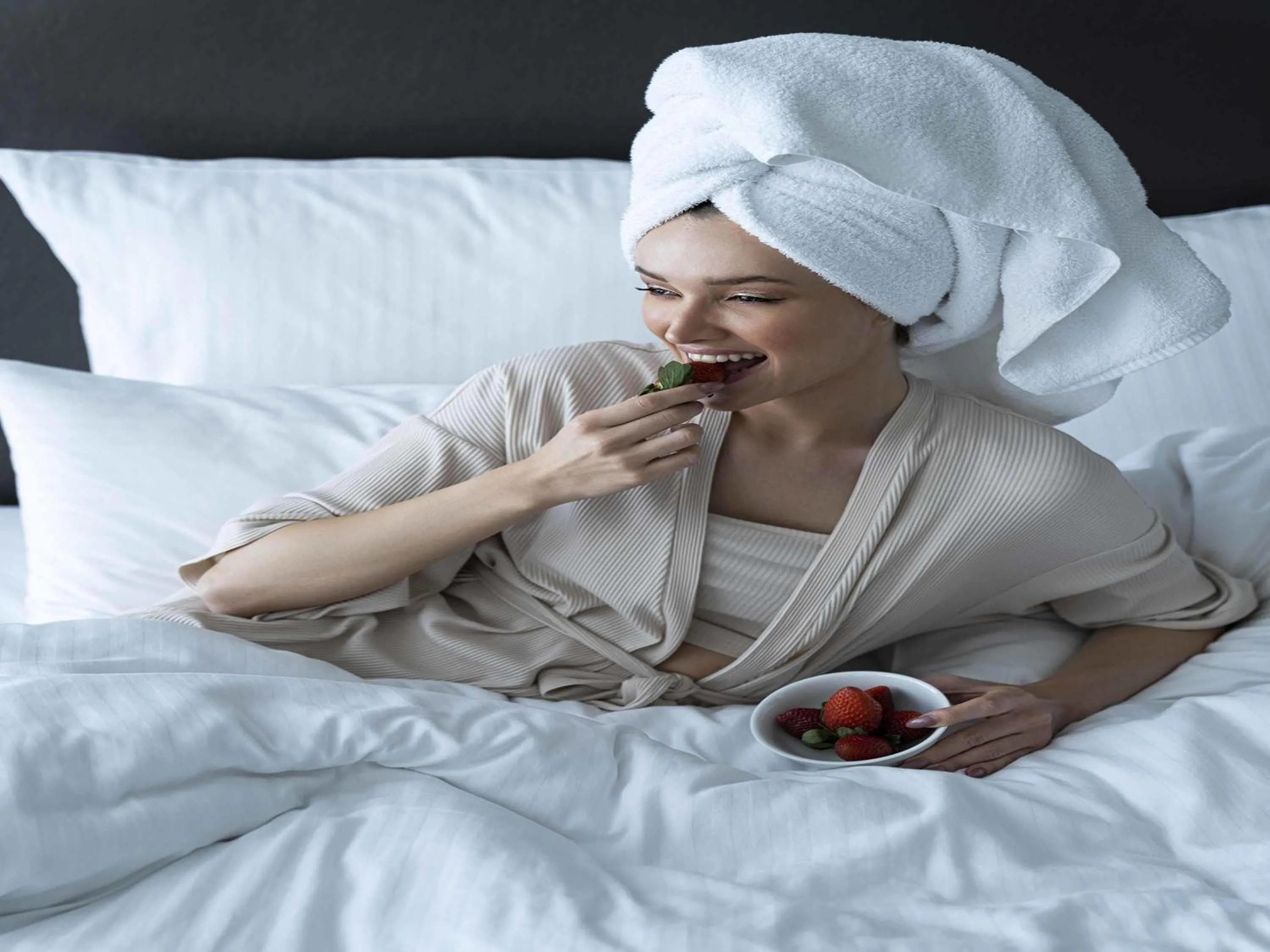 Bedroom, Bed in Pullman Sharjah