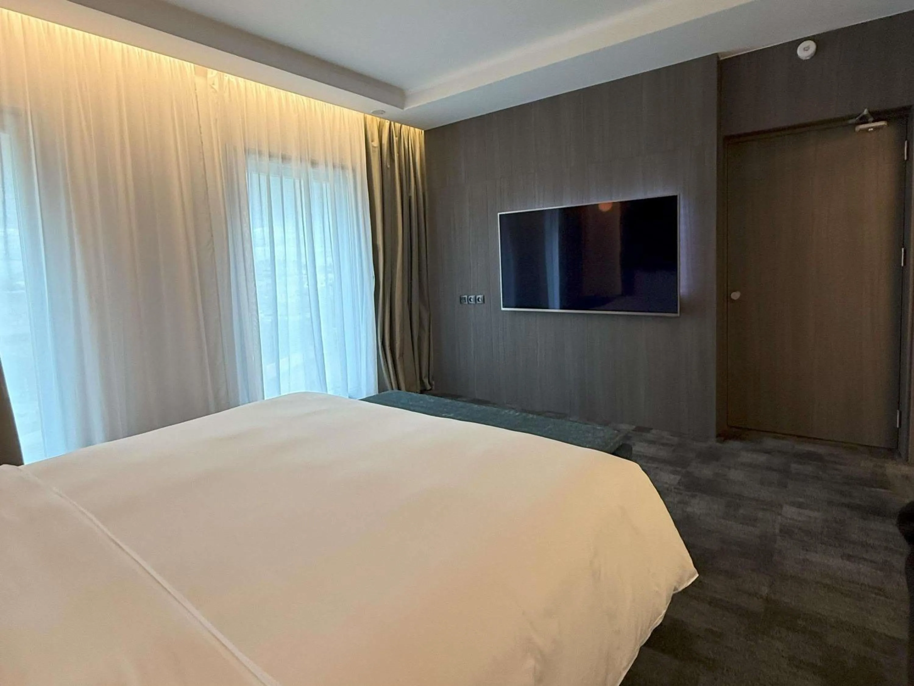 Bedroom, Bed in Novotel Convention And Spa