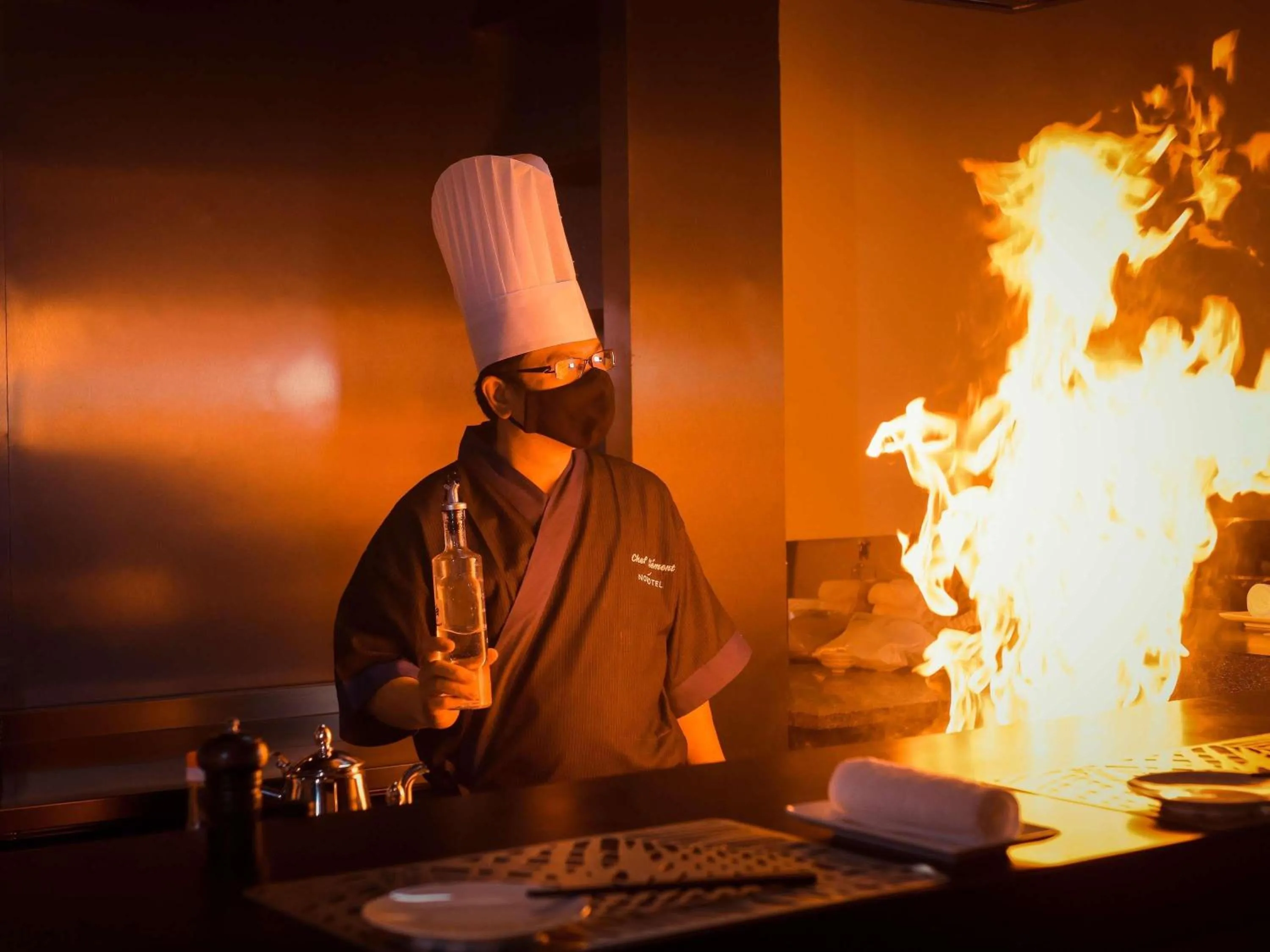 Restaurant/places to eat in Novotel Convention And Spa