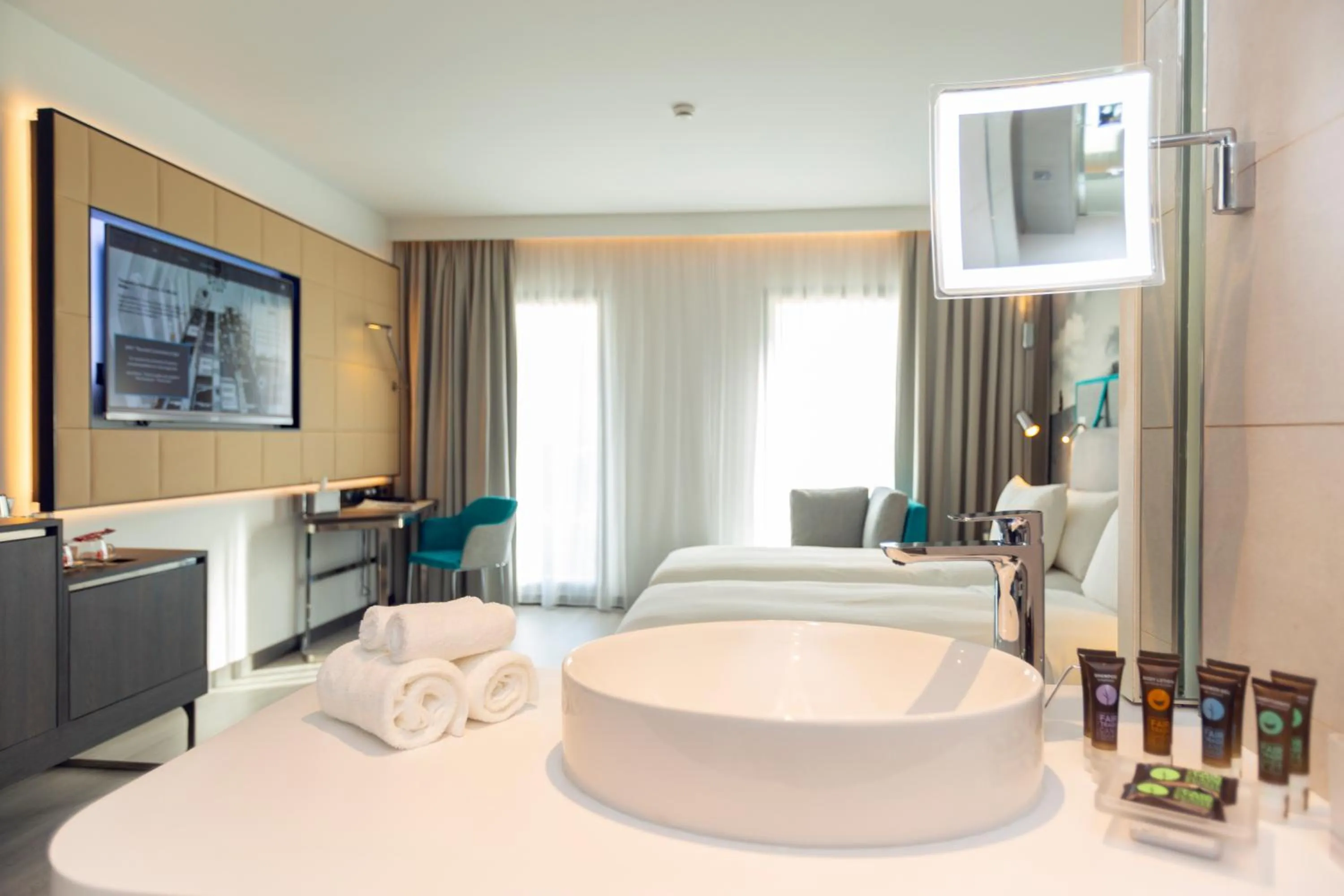 Bathroom, Bed in Novotel Convention And Spa