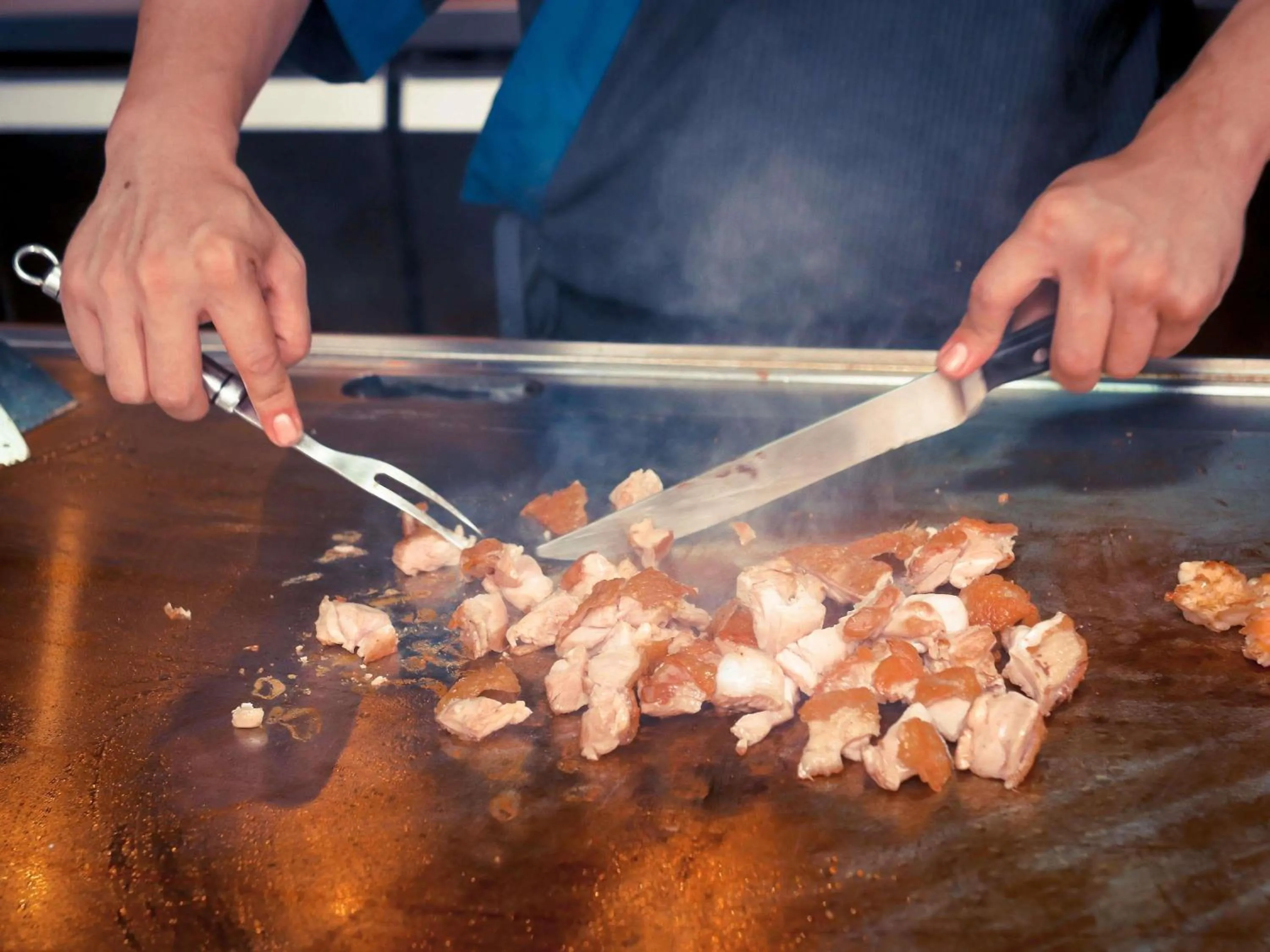 Restaurant/places to eat in Novotel Convention And Spa