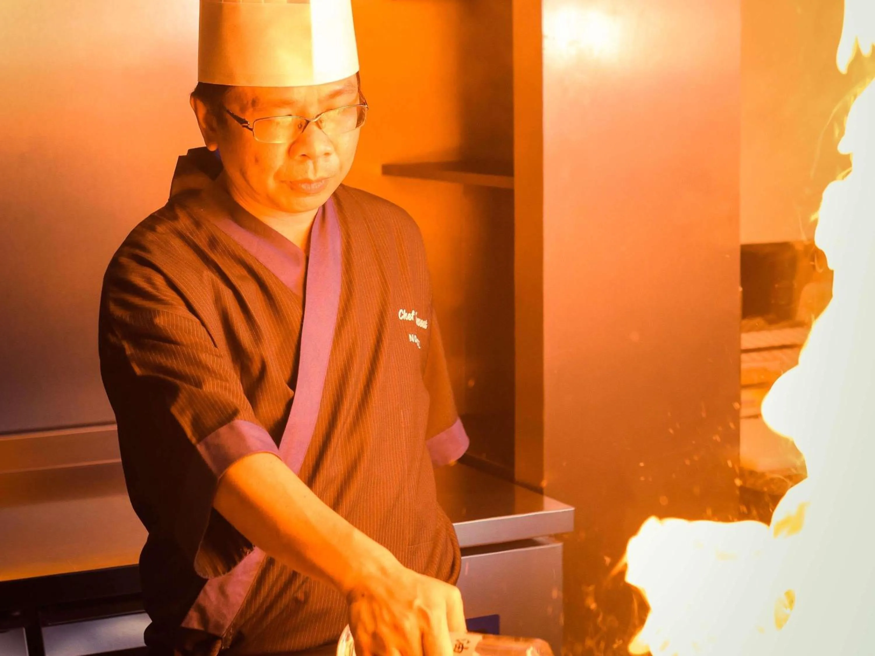 Restaurant/places to eat in Novotel Convention And Spa