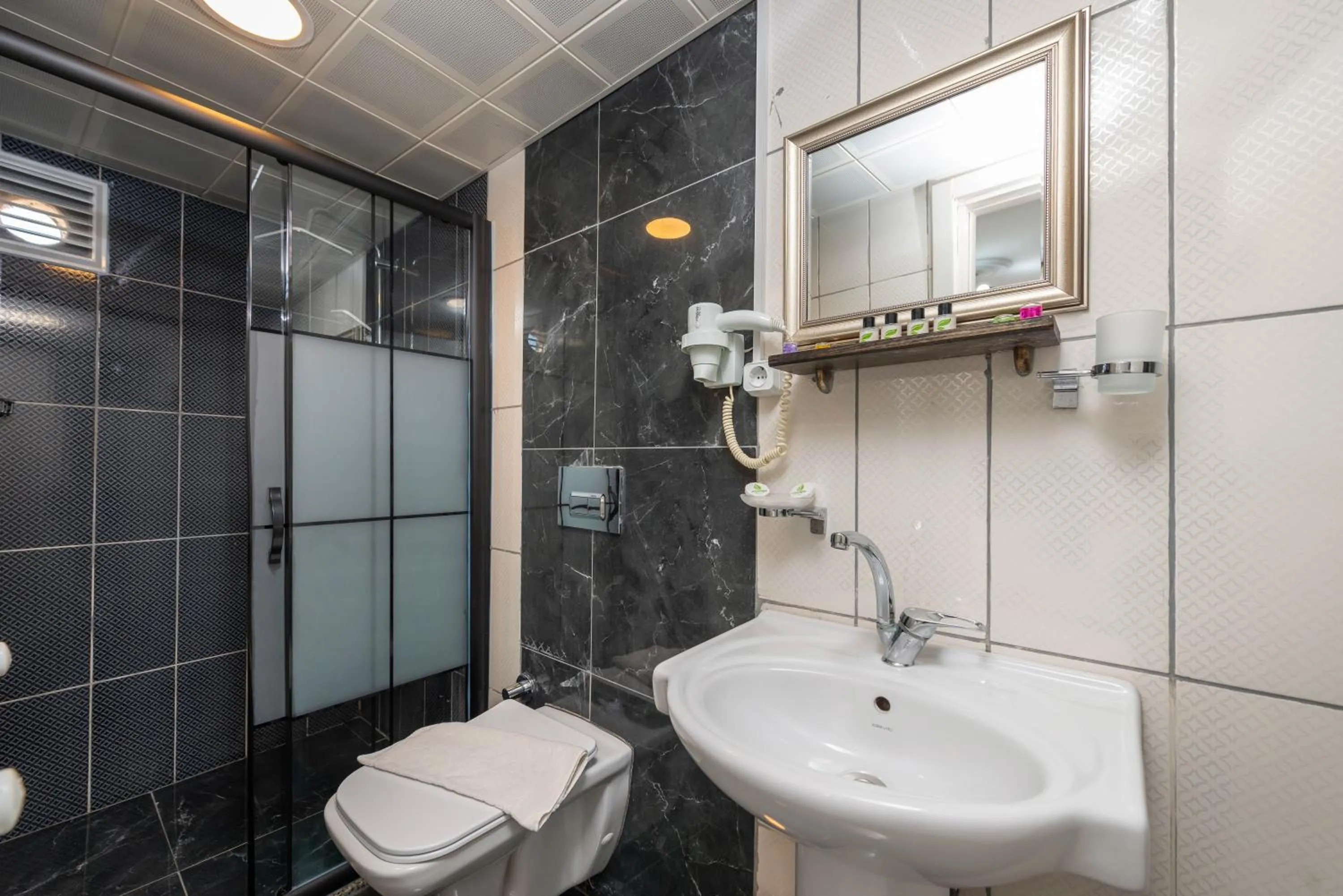 Bathroom in Stone Hause Küçük Ayasofya Mah