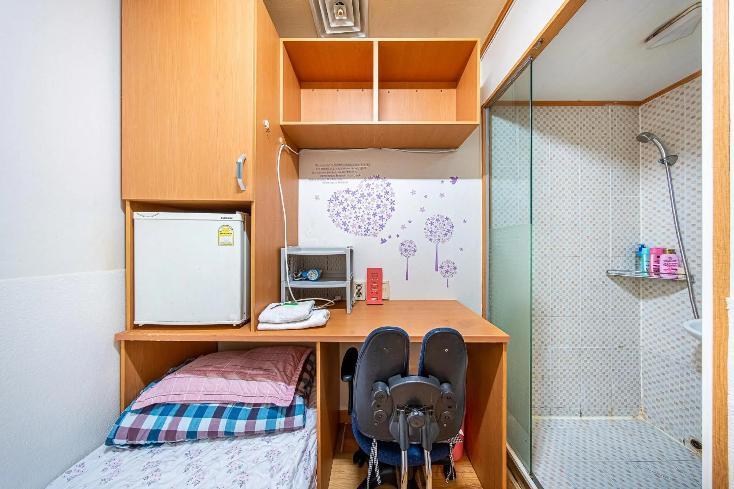 Shower, Bed in Dream Single House