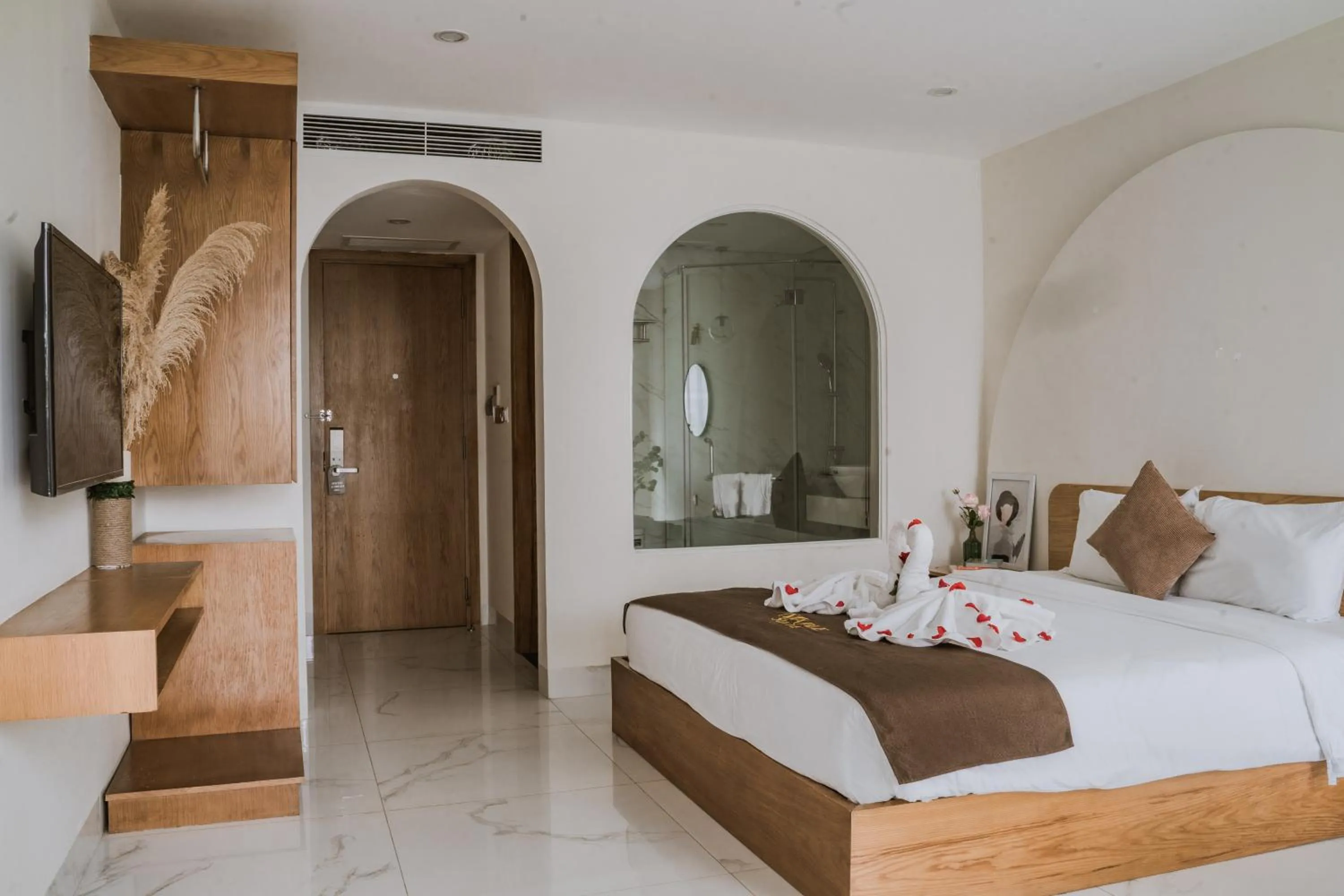 Bed in Maple Suite Hotel & Apartment