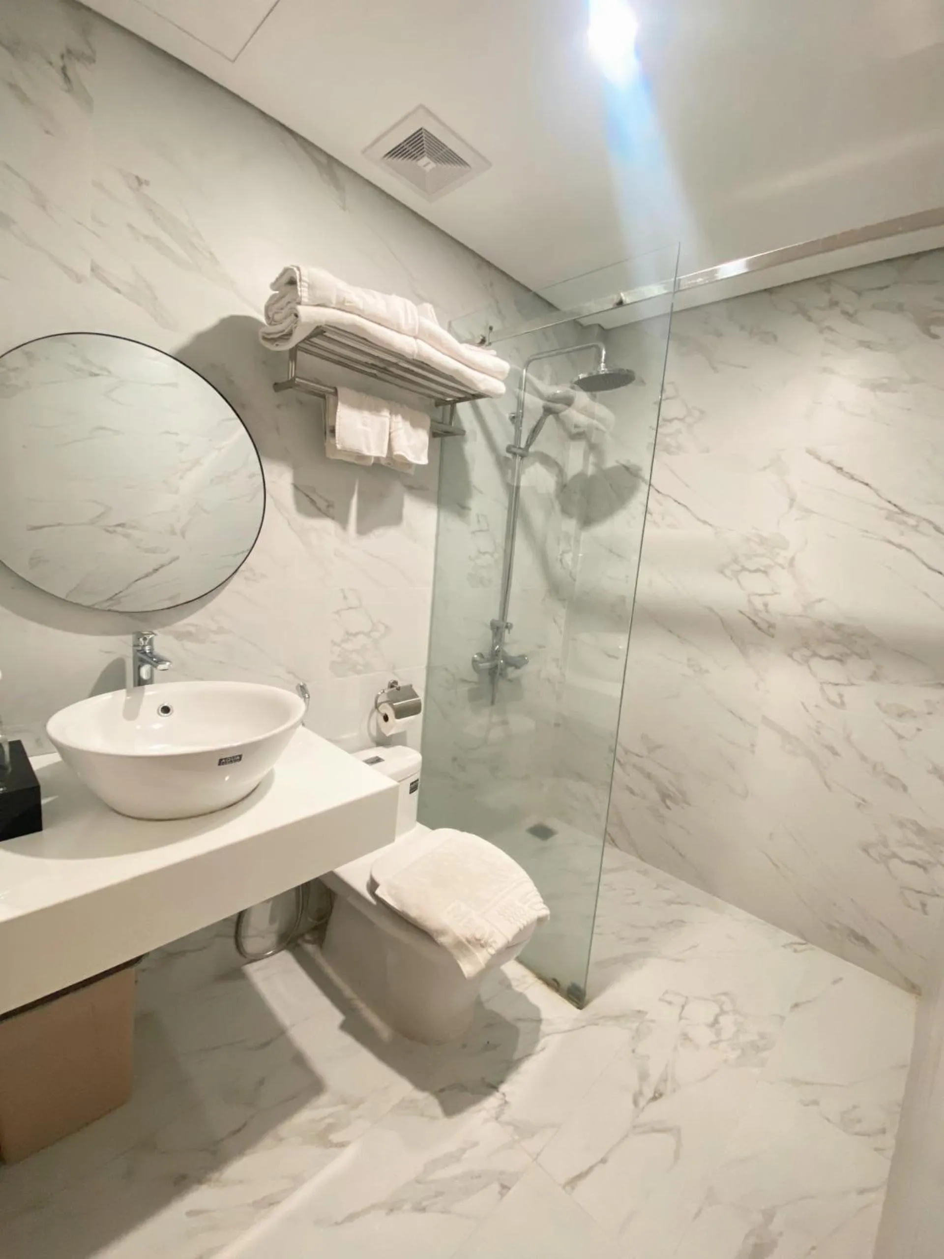 Shower in Maple Suite Hotel & Apartment