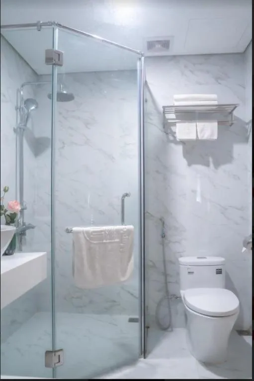 Bathroom in Maple Suite Hotel & Apartment