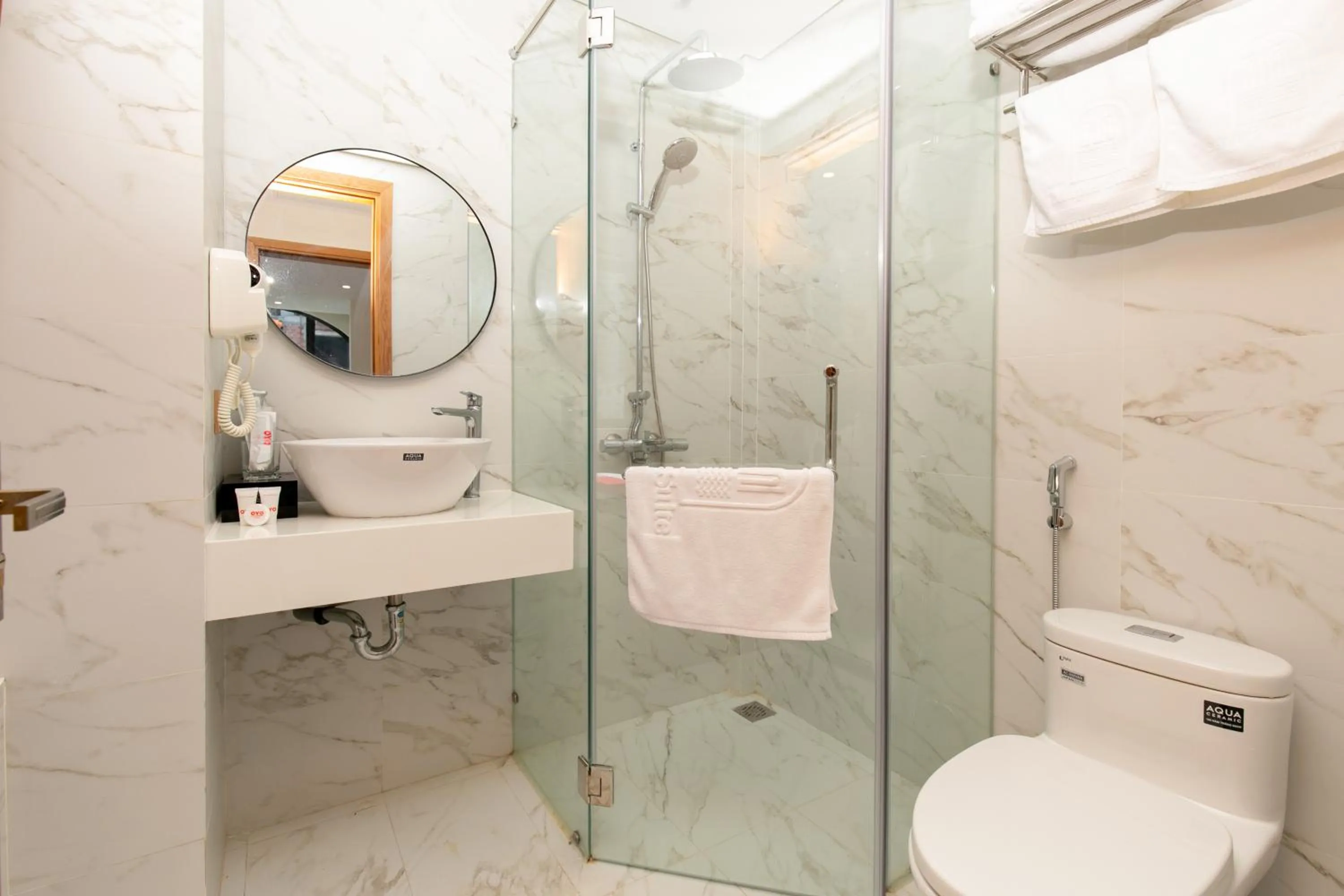 Bathroom in Maple Suite Hotel & Apartment