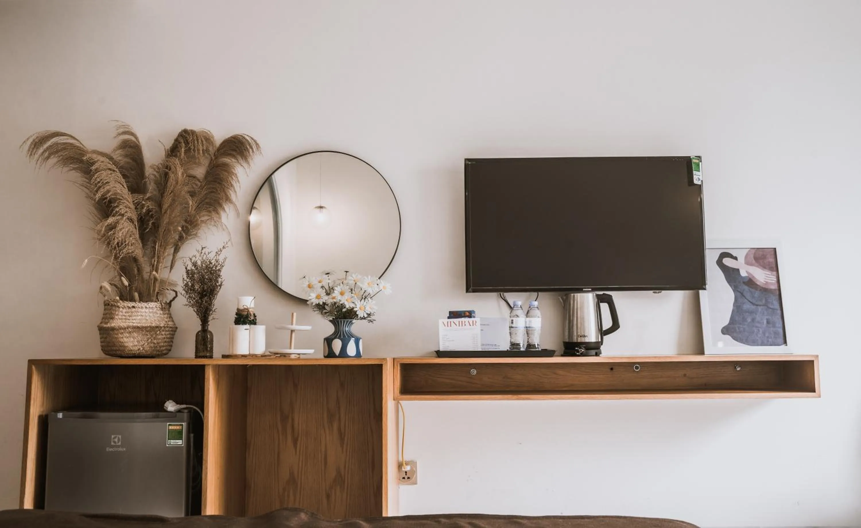 TV and multimedia in Maple Suite Hotel & Apartment