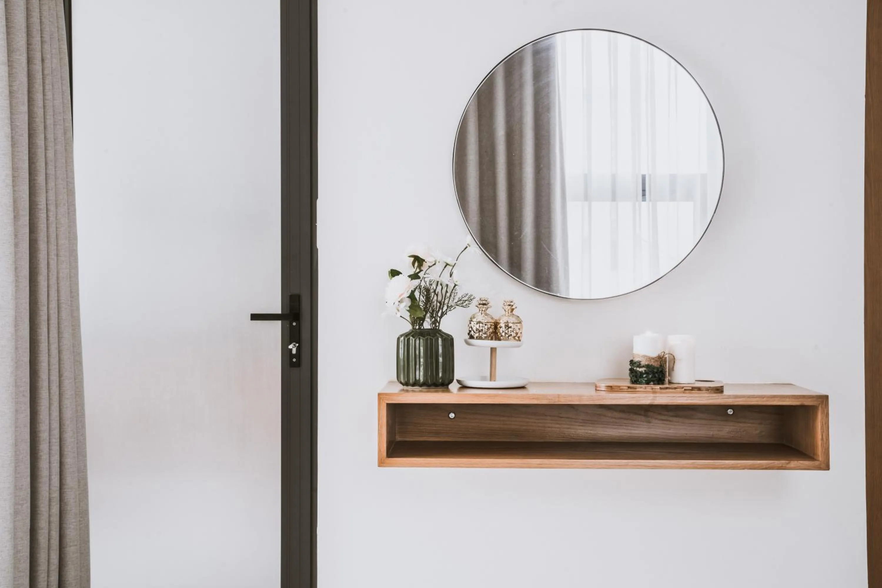 Decorative detail in Maple Suite Hotel & Apartment