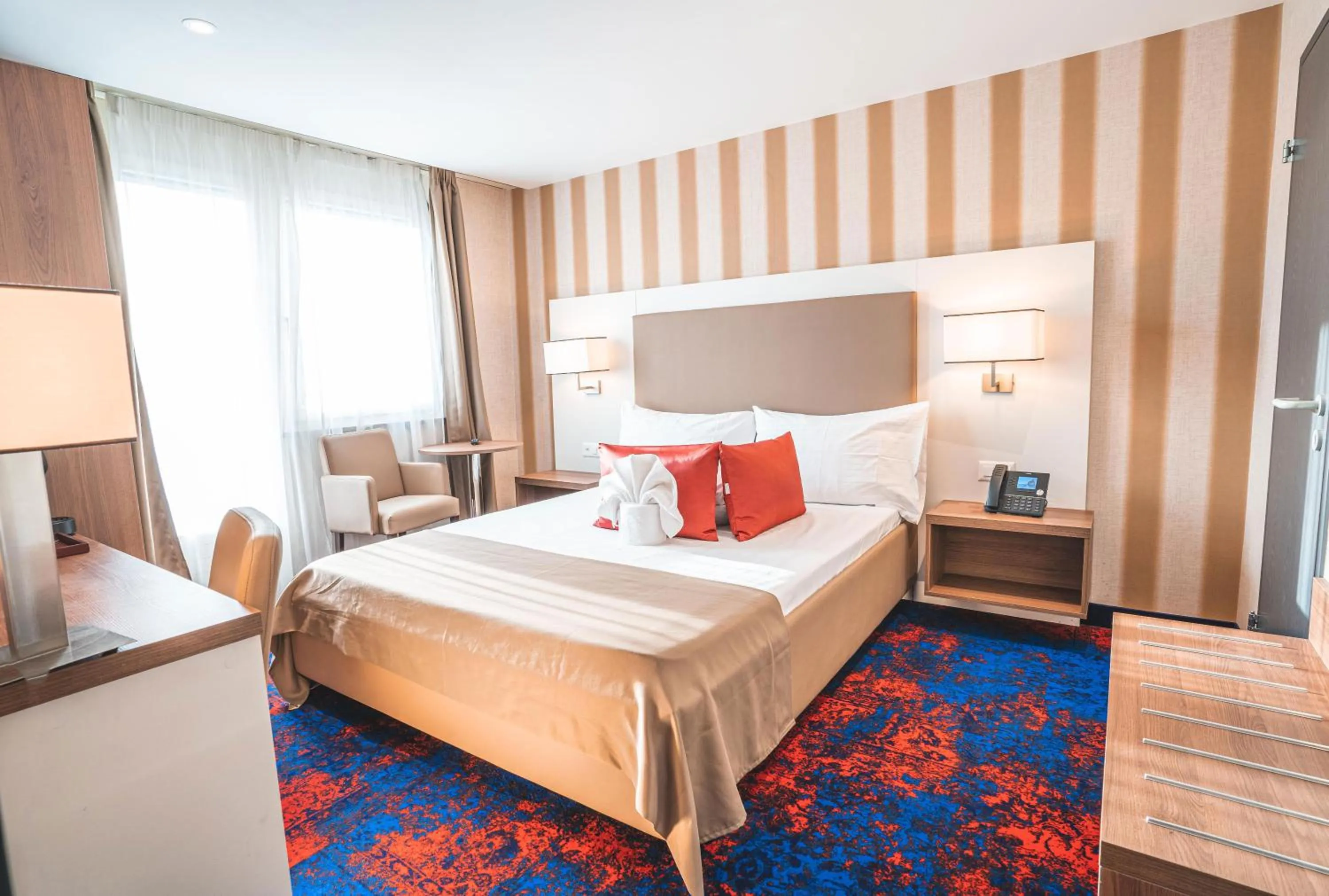 Bed in My Home Hotel - Free Parking