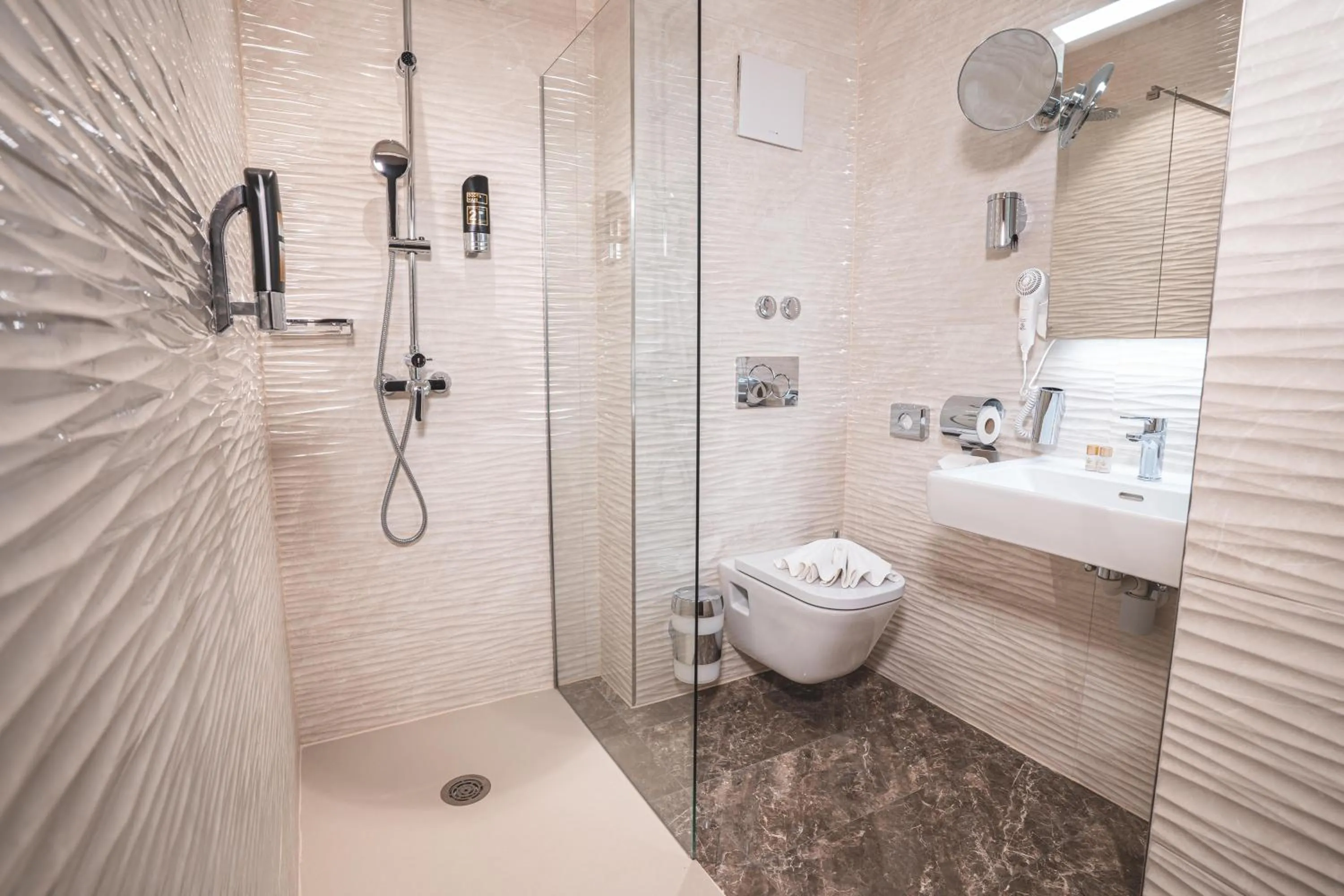 My Home Hotel - Free Parking