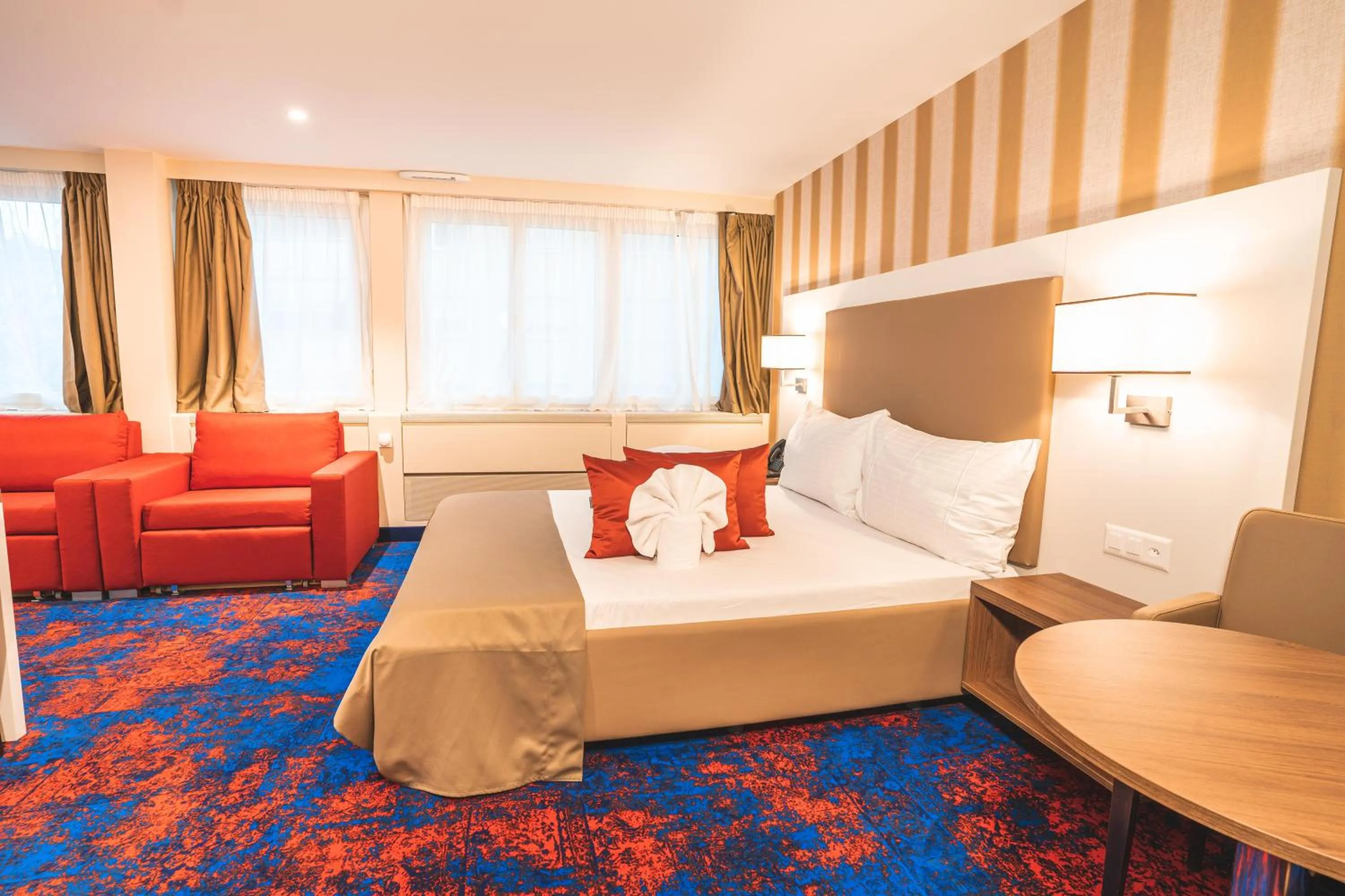 Photo of the whole room, Bed in My Home Hotel - Free Parking