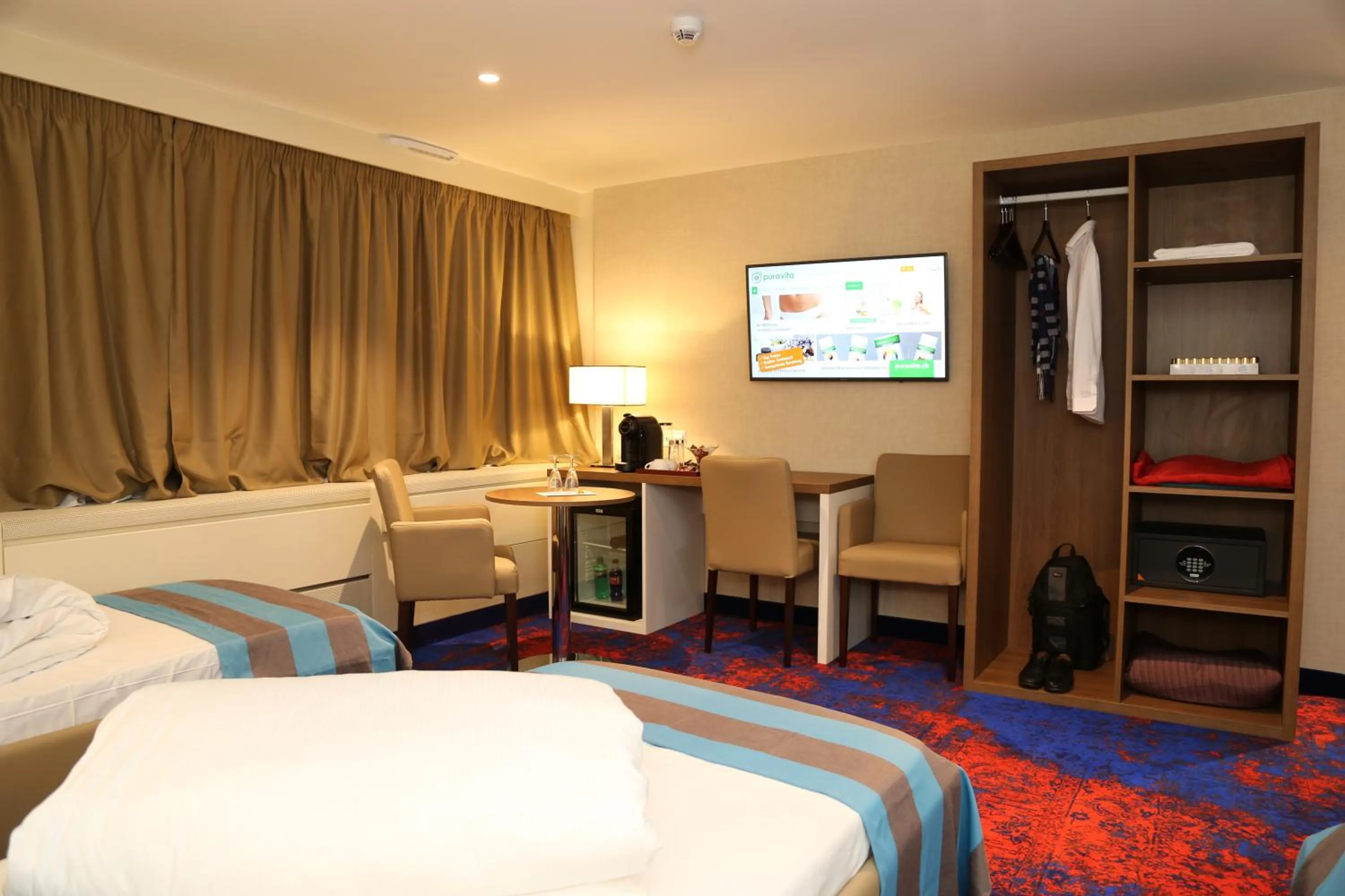 Bed in My Home Hotel - Free Parking