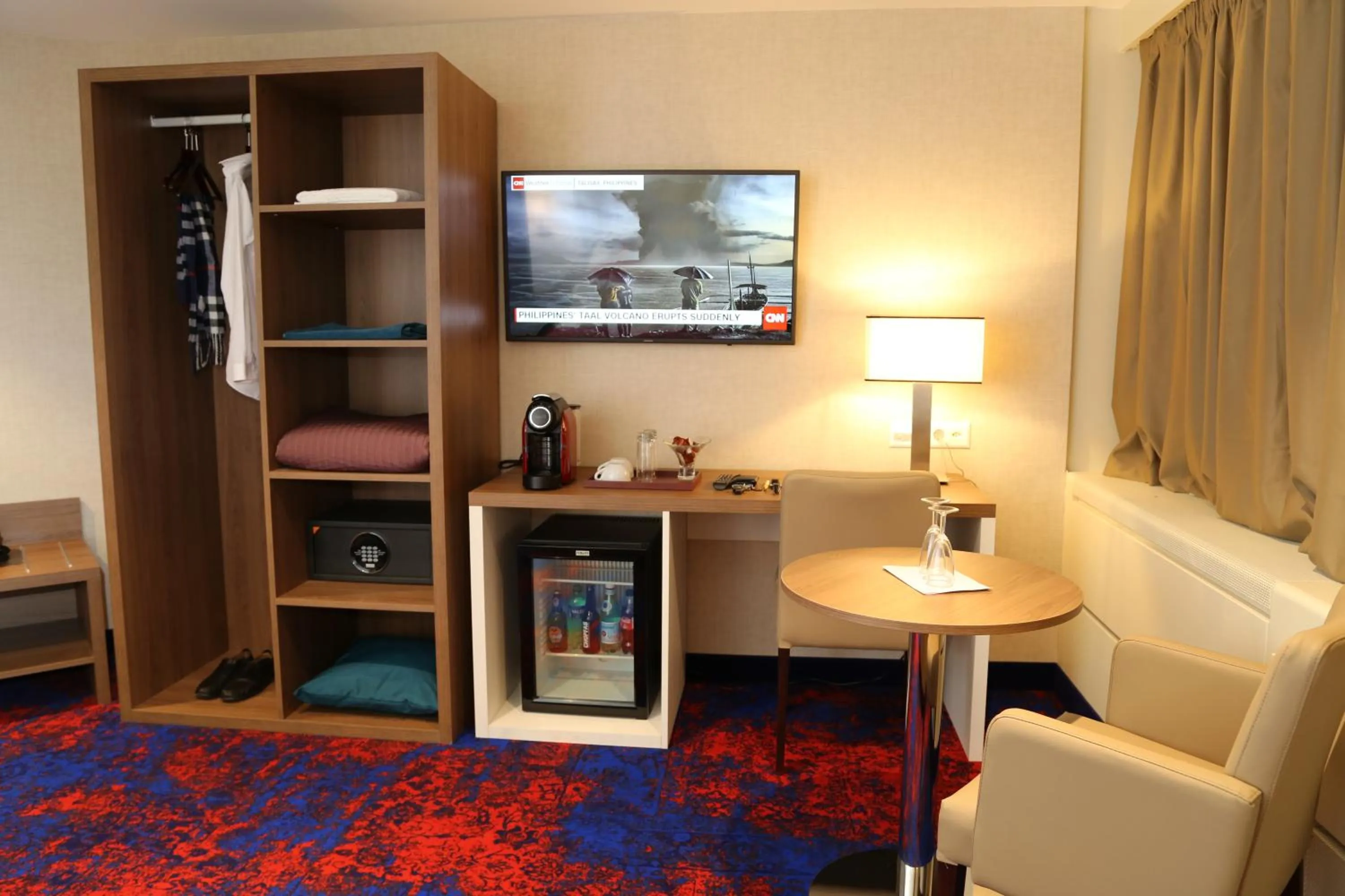 TV and multimedia in My Home Hotel - Free Parking