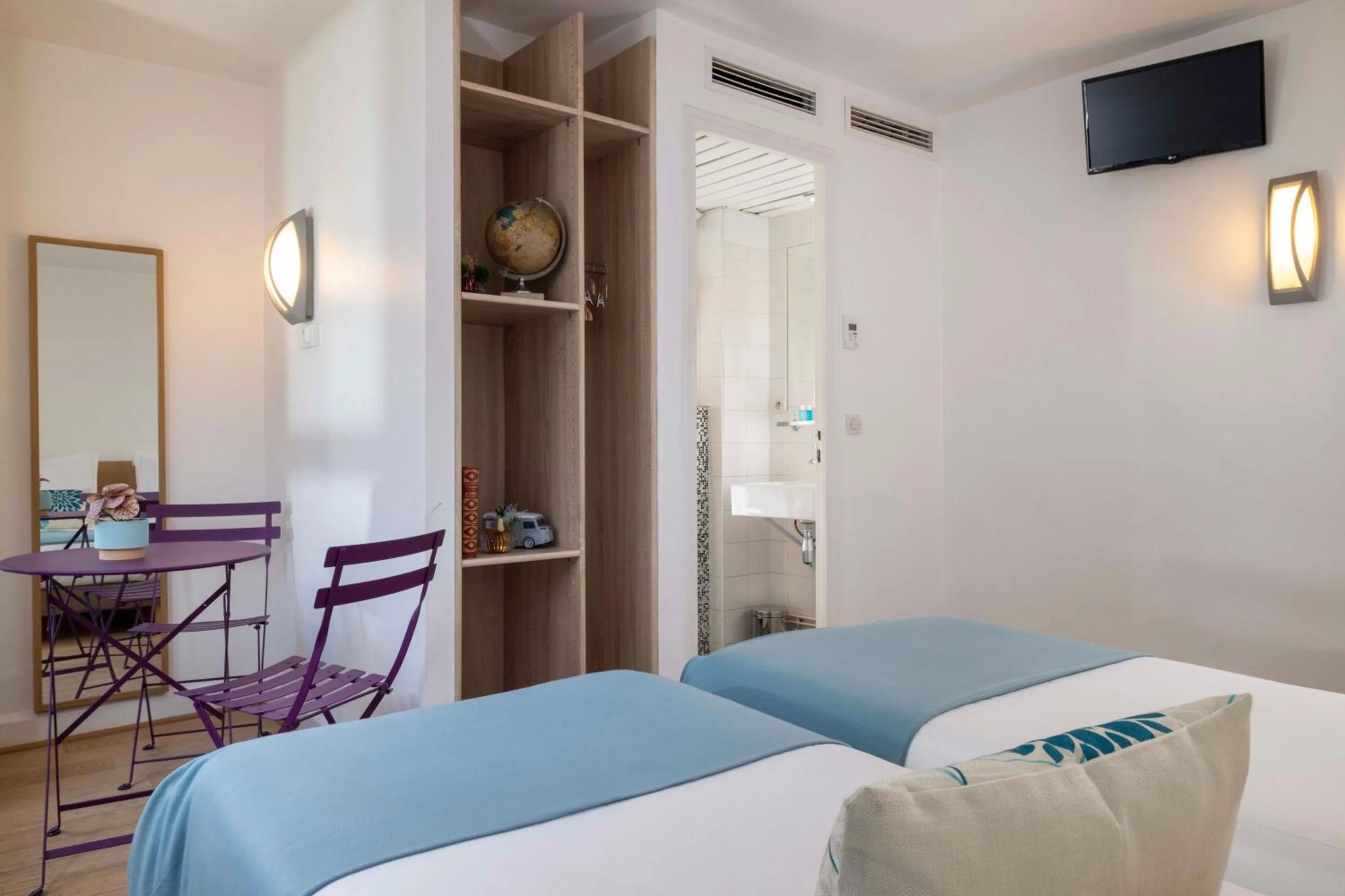 Bedroom, Bed in Grand Hotel du Calvados - Opera