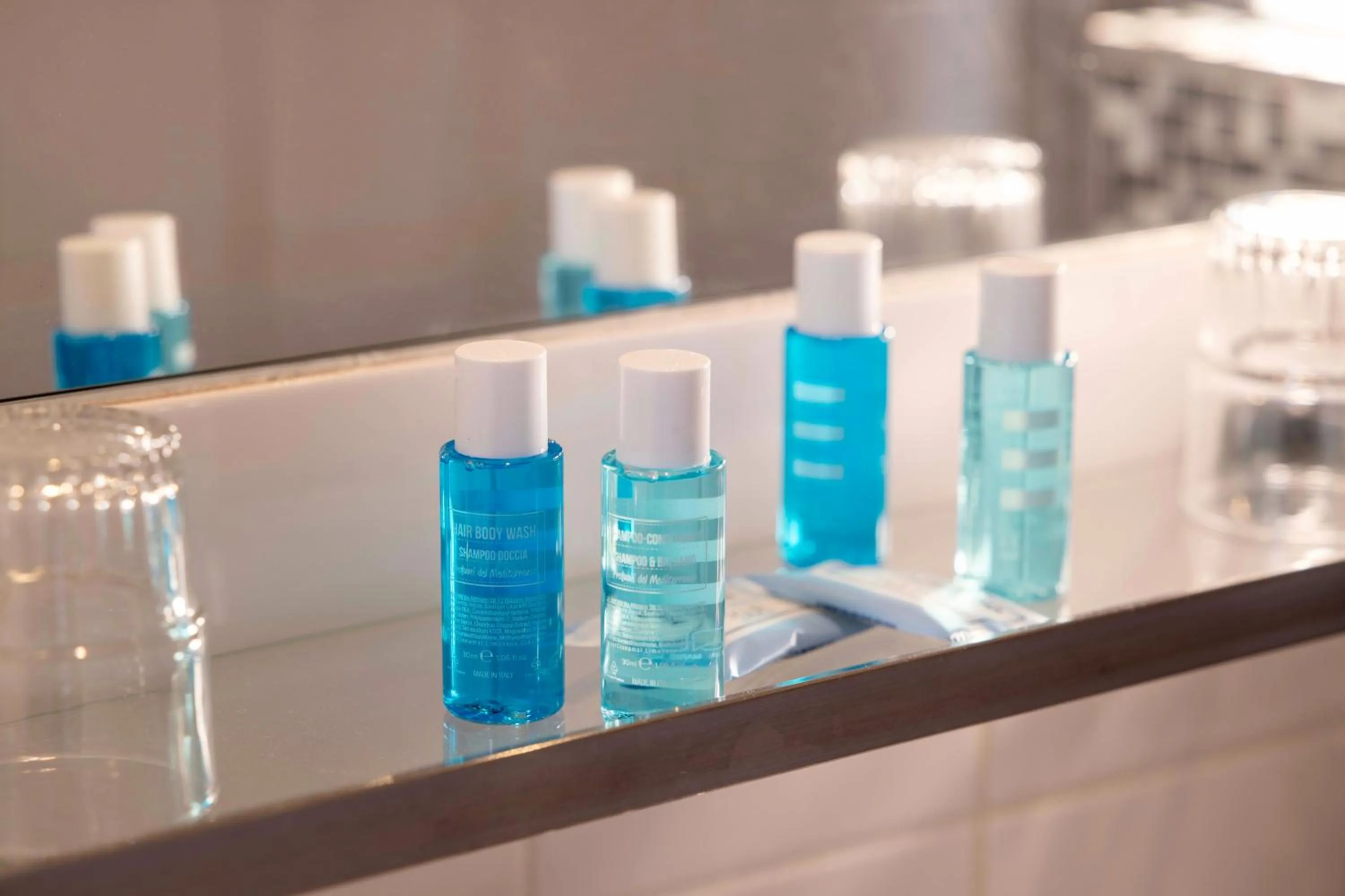 Bathroom in Grand Hotel du Calvados - Opera