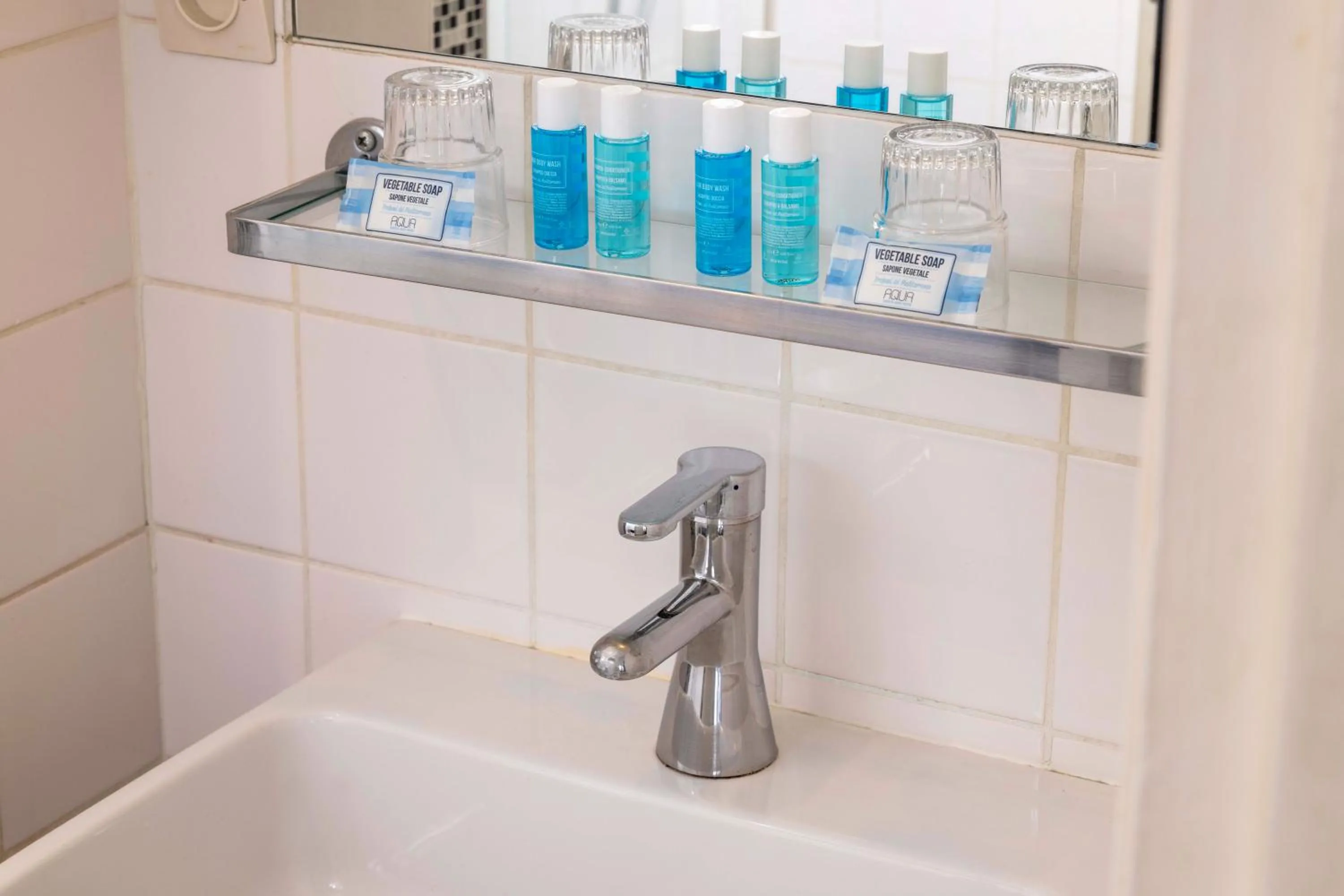 Bathroom in Grand Hotel du Calvados - Opera