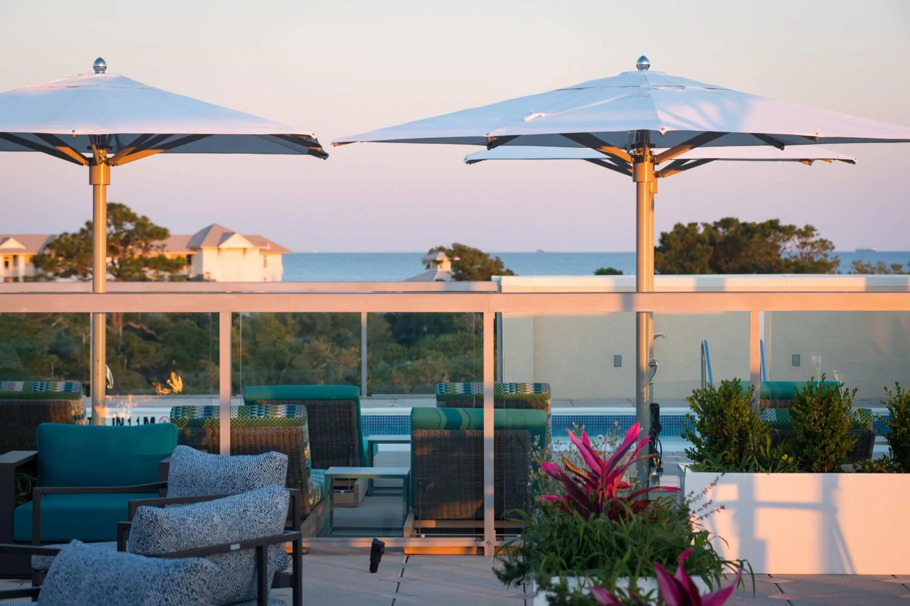 Swimming pool in Courtyard by Marriott Hilton Head Island