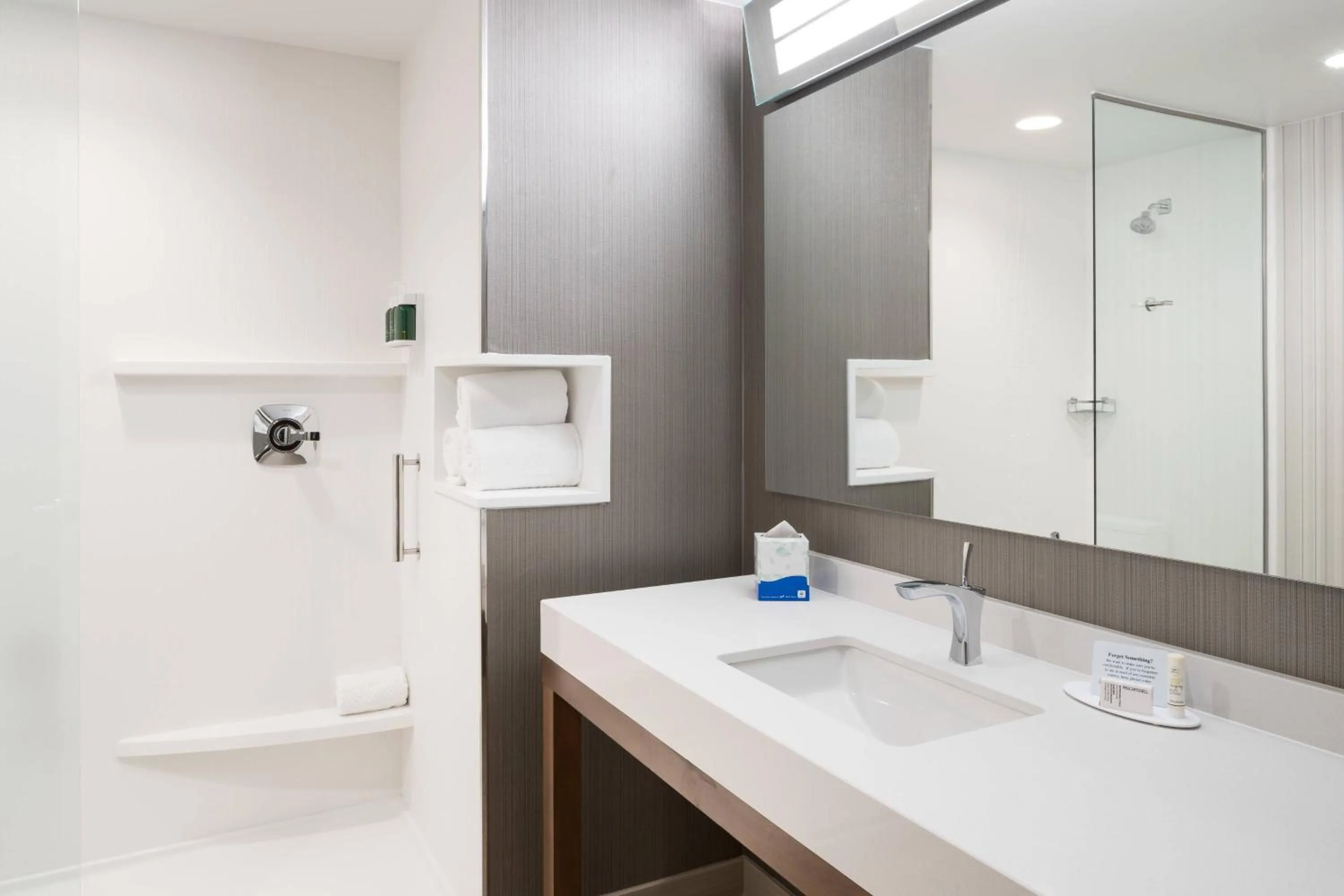 Bathroom in Courtyard by Marriott Hilton Head Island