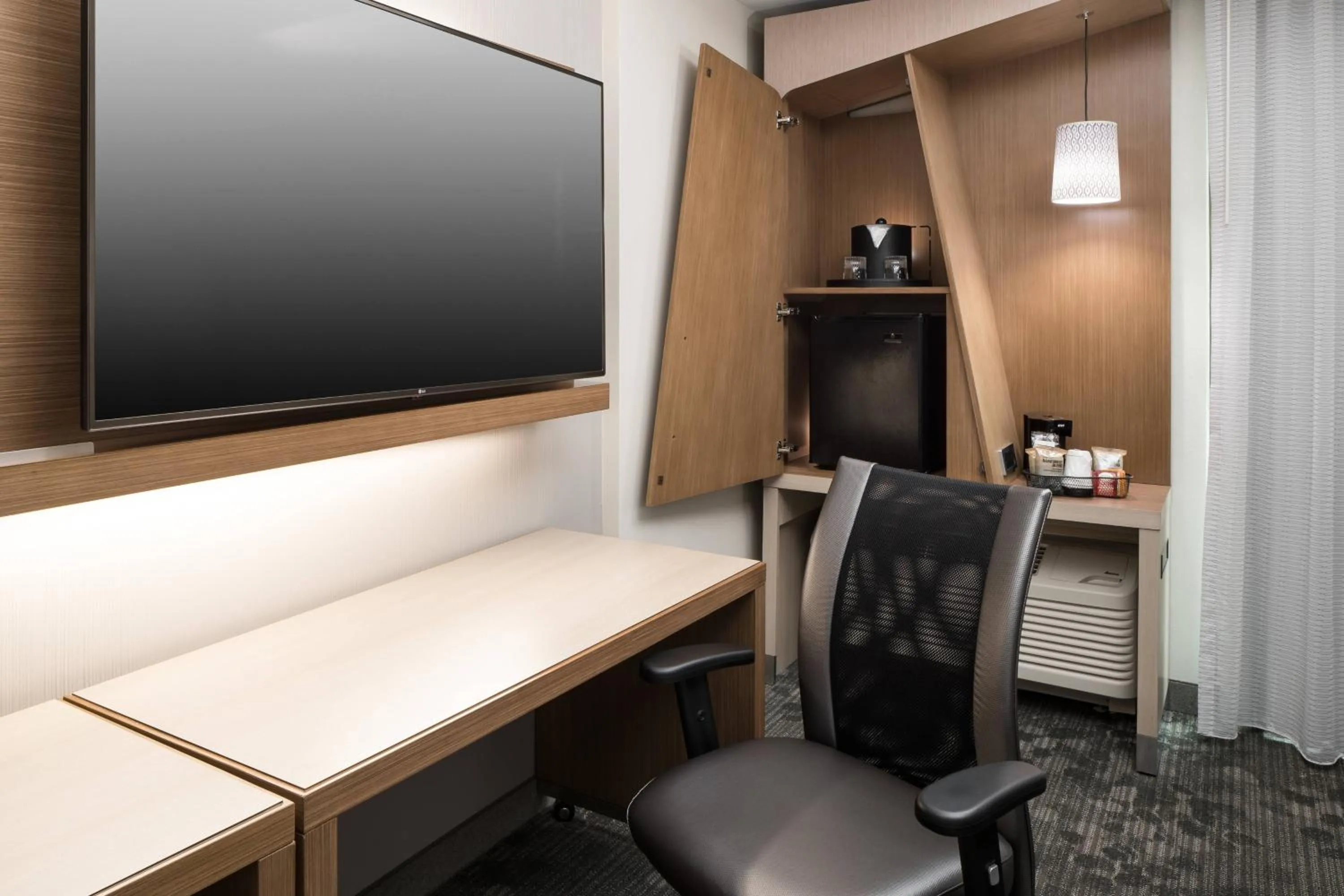 Photo of the whole room in Courtyard by Marriott Hilton Head Island