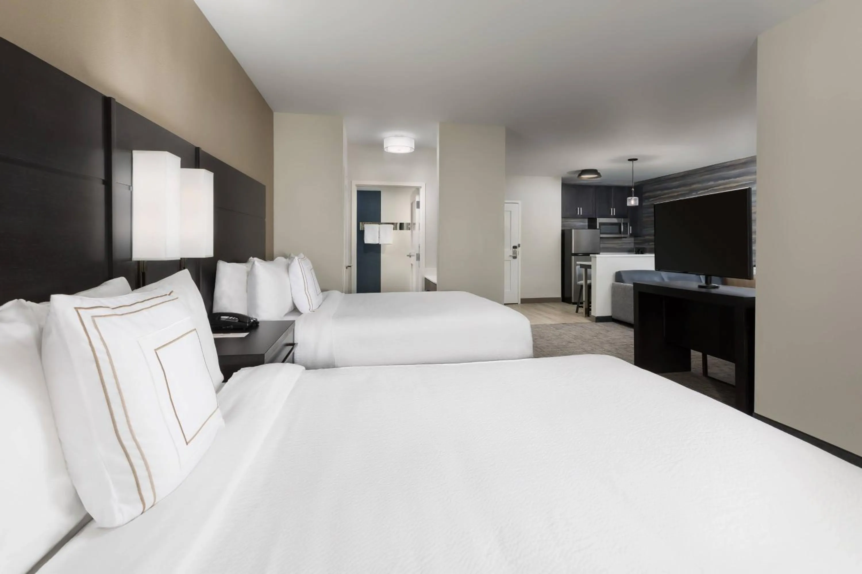 Photo of the whole room, Bed in Residence Inn Long Island Garden City