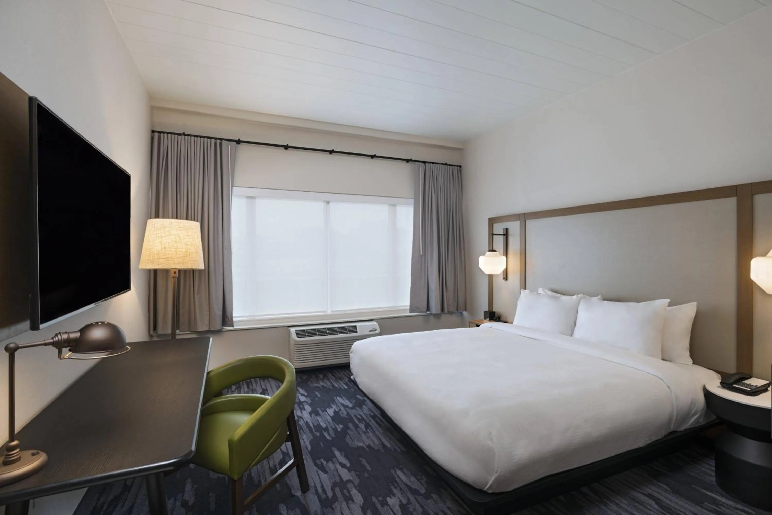 Photo of the whole room, Bed in Fairfield Inn and Suites by Marriott St Louis Downtown