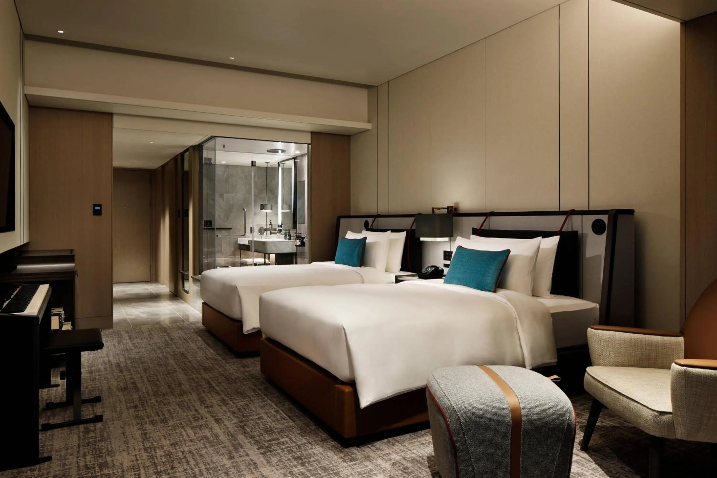 chapter 1 Twin in mesm Tokyo, Autograph Collection