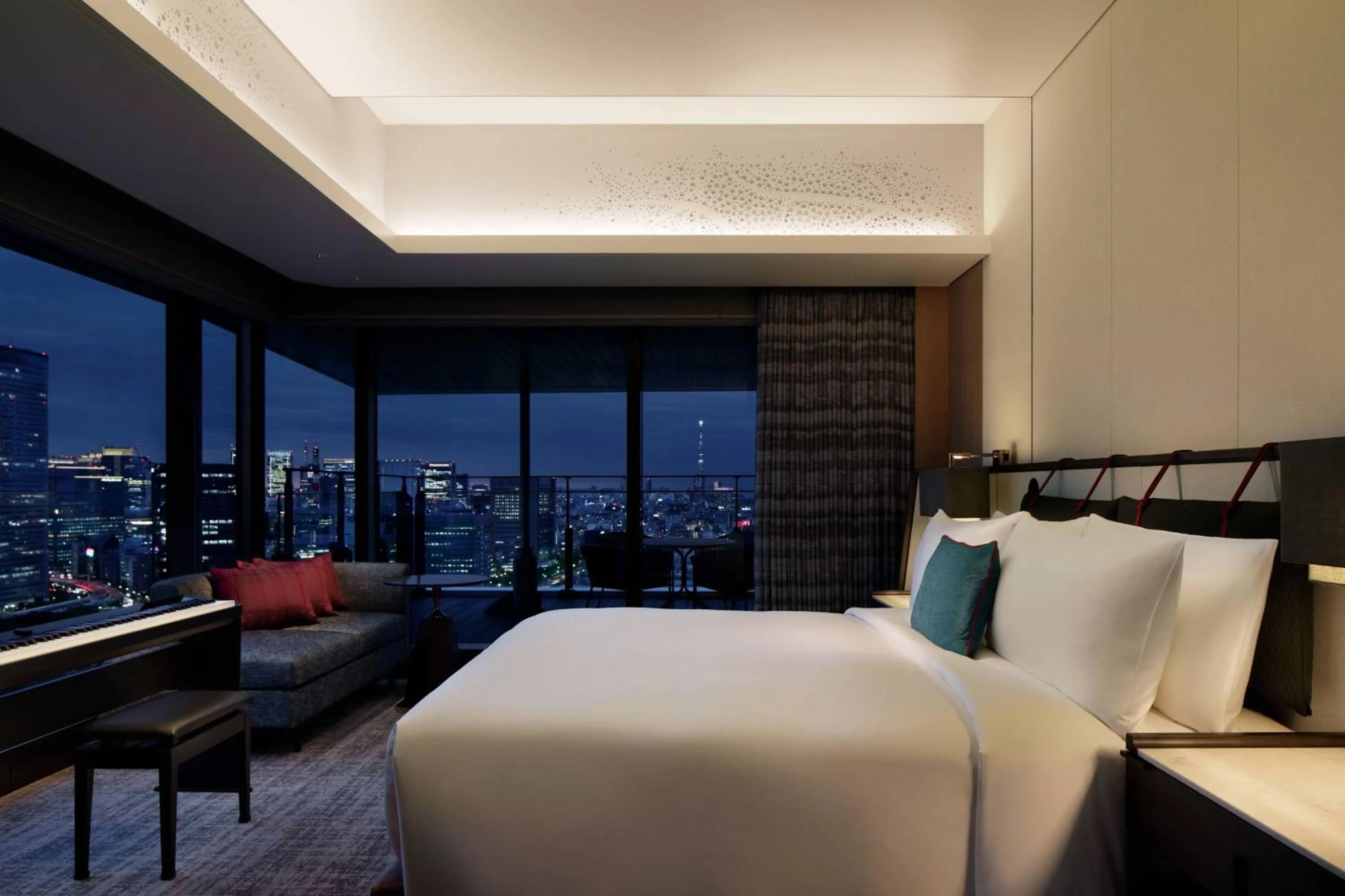 Bedroom, Bed in mesm Tokyo, Autograph Collection