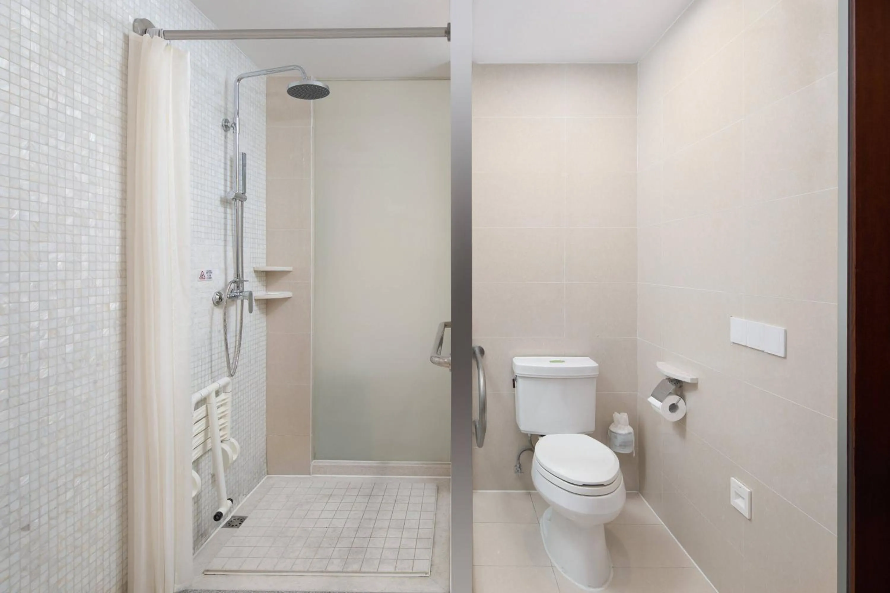 Bathroom in Courtyard by Marriott Wuxi Lihu Lake