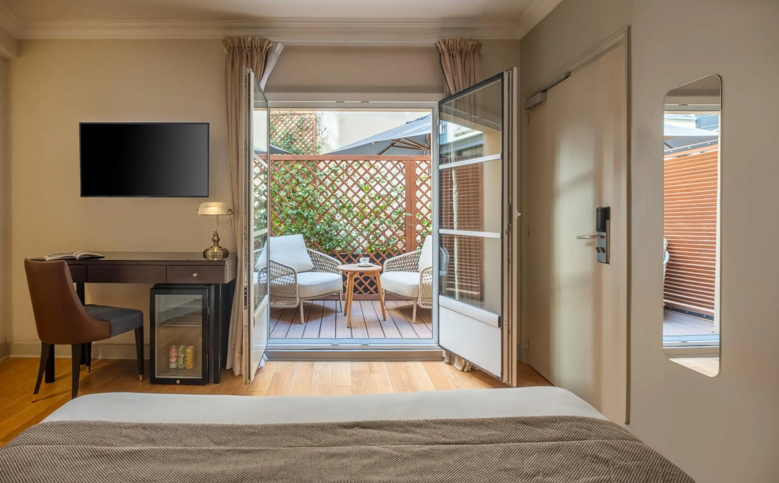 Bedroom, Bed in Hôtel Le Walt by Inwood Hotels