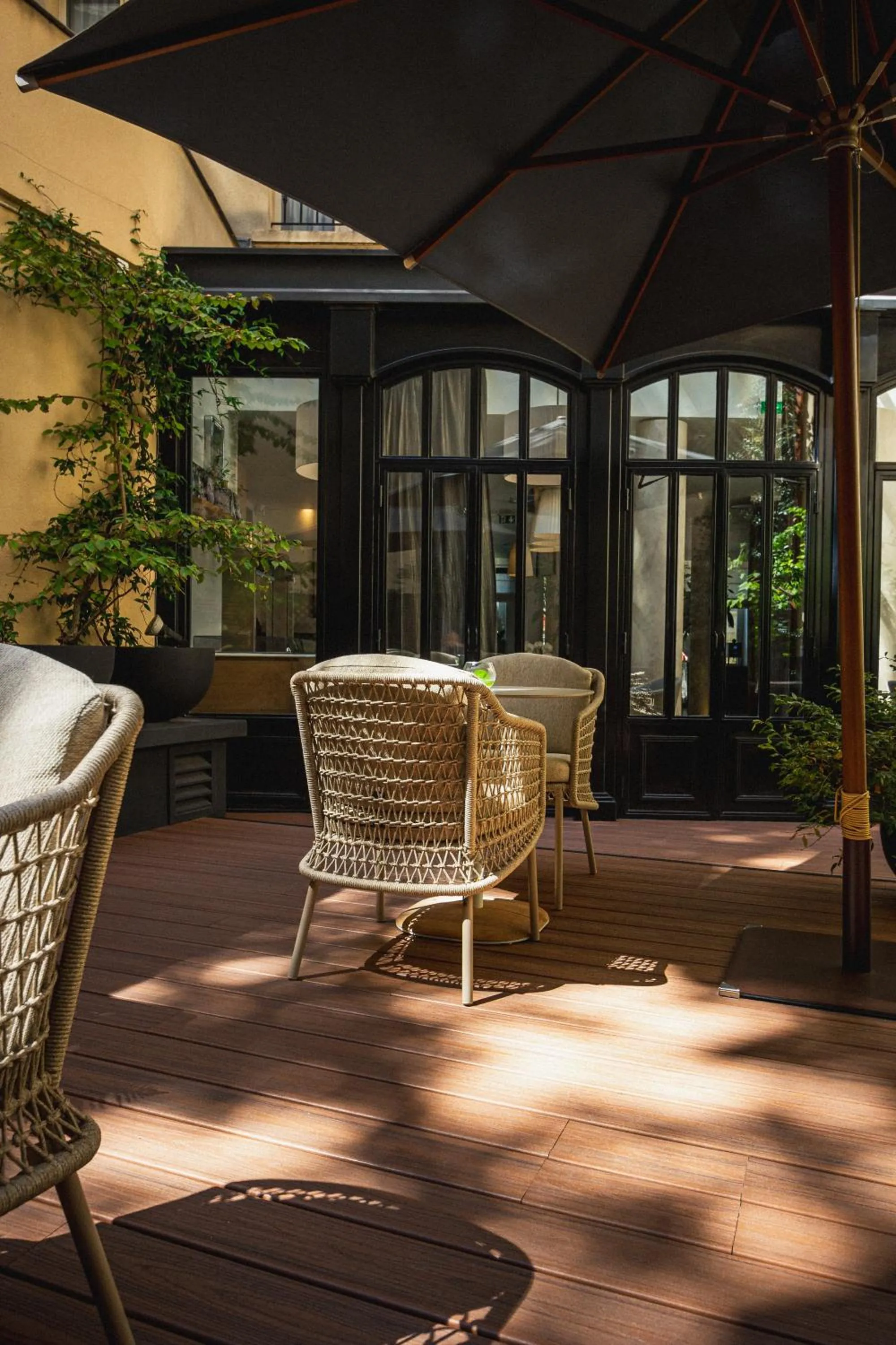 Patio in Hôtel Le Walt by Inwood Hotels