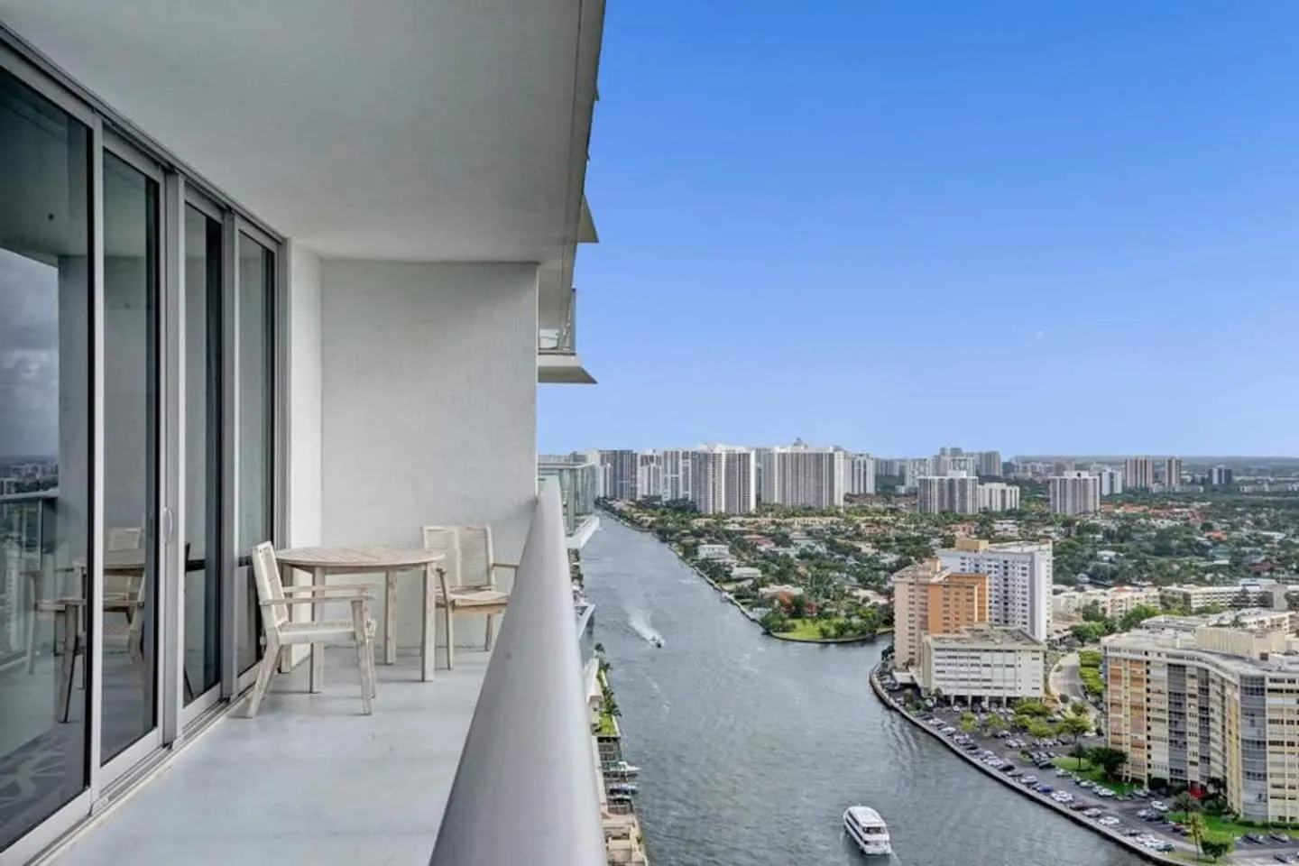 Amazing Apartments At H Beach House