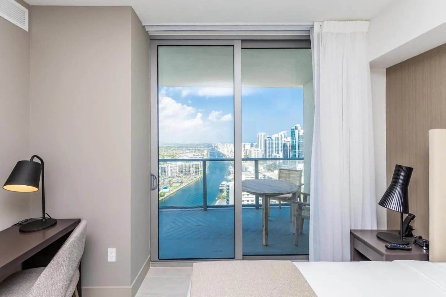 Bed in Amazing Apartments At H Beach House