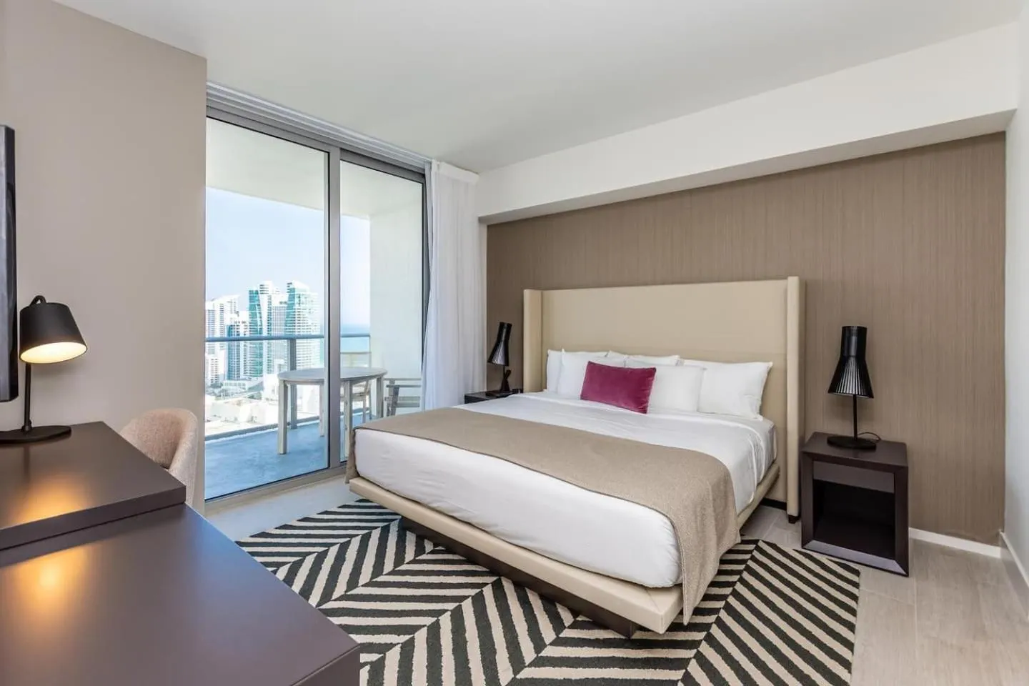 Bed in Amazing Apartments At H Beach House