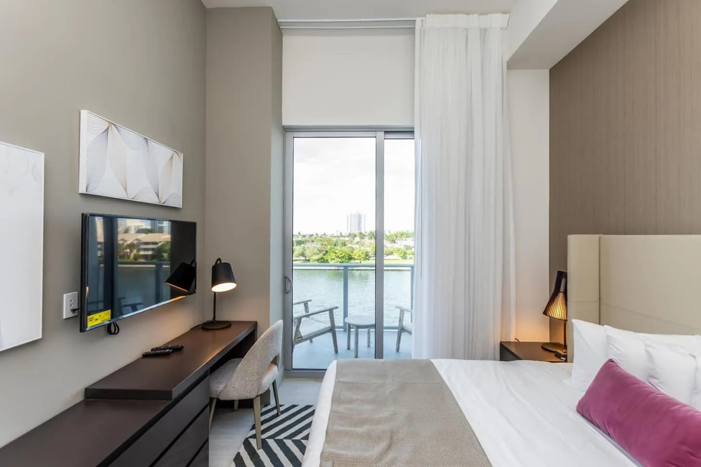 Bed in Amazing Apartments At H Beach House