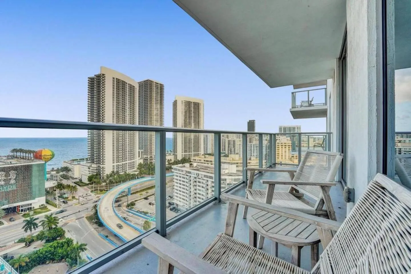 Amazing Apartments At H Beach House