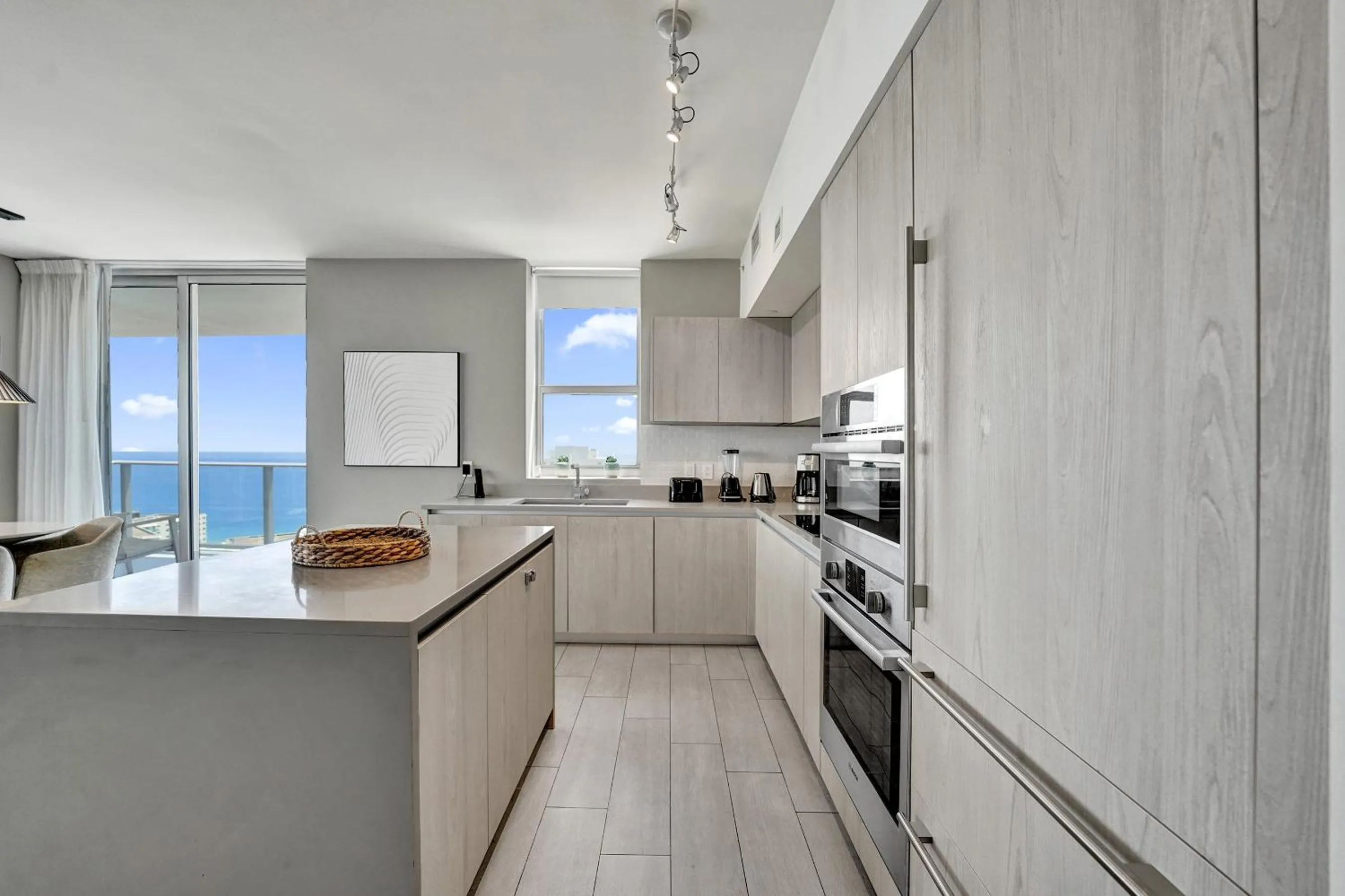 Amazing Apartments At H Beach House