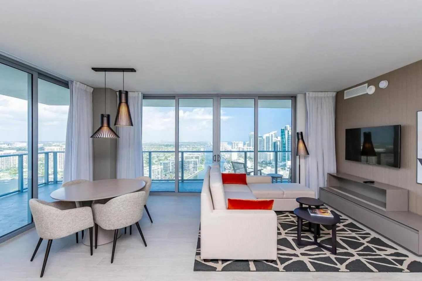 Amazing Apartments At H Beach House