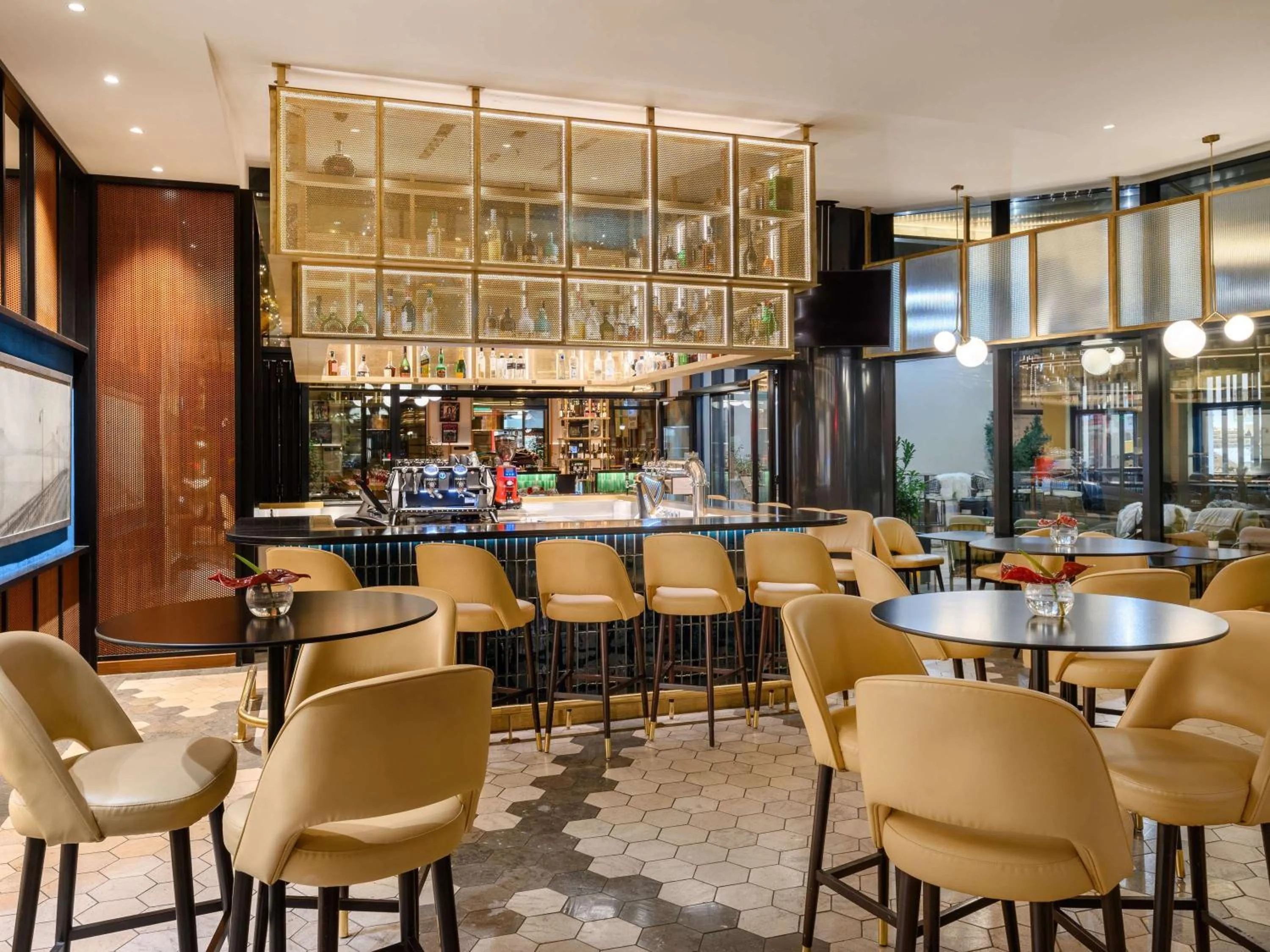Lounge or bar in Hard Rock Hotel Budapest