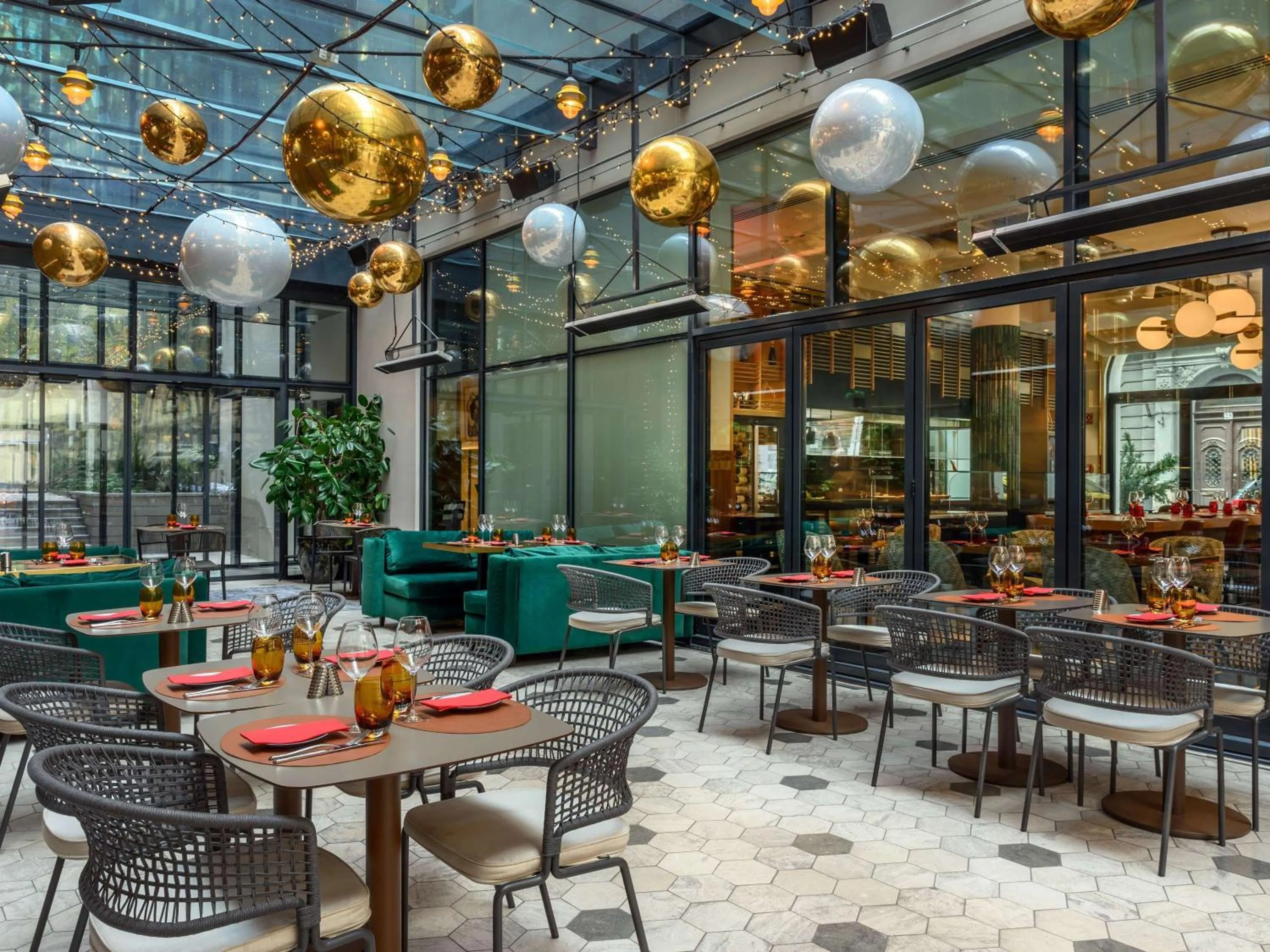 Lounge or bar in Hard Rock Hotel Budapest