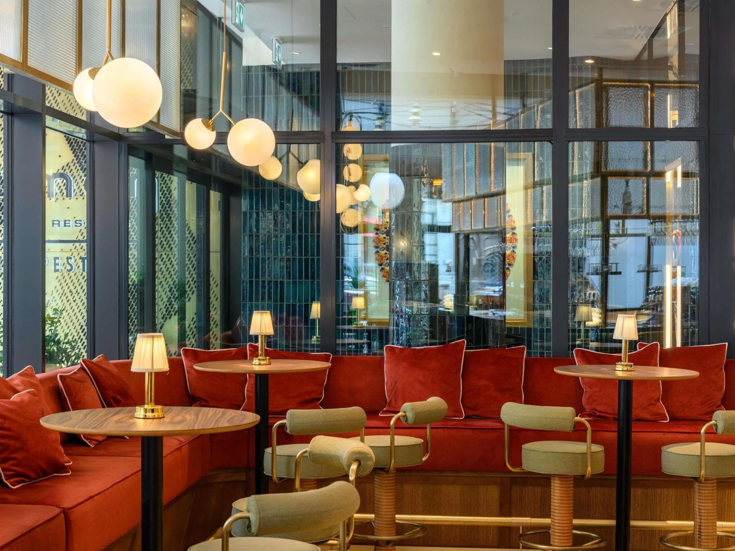 Lounge or bar in Pullman Budapest