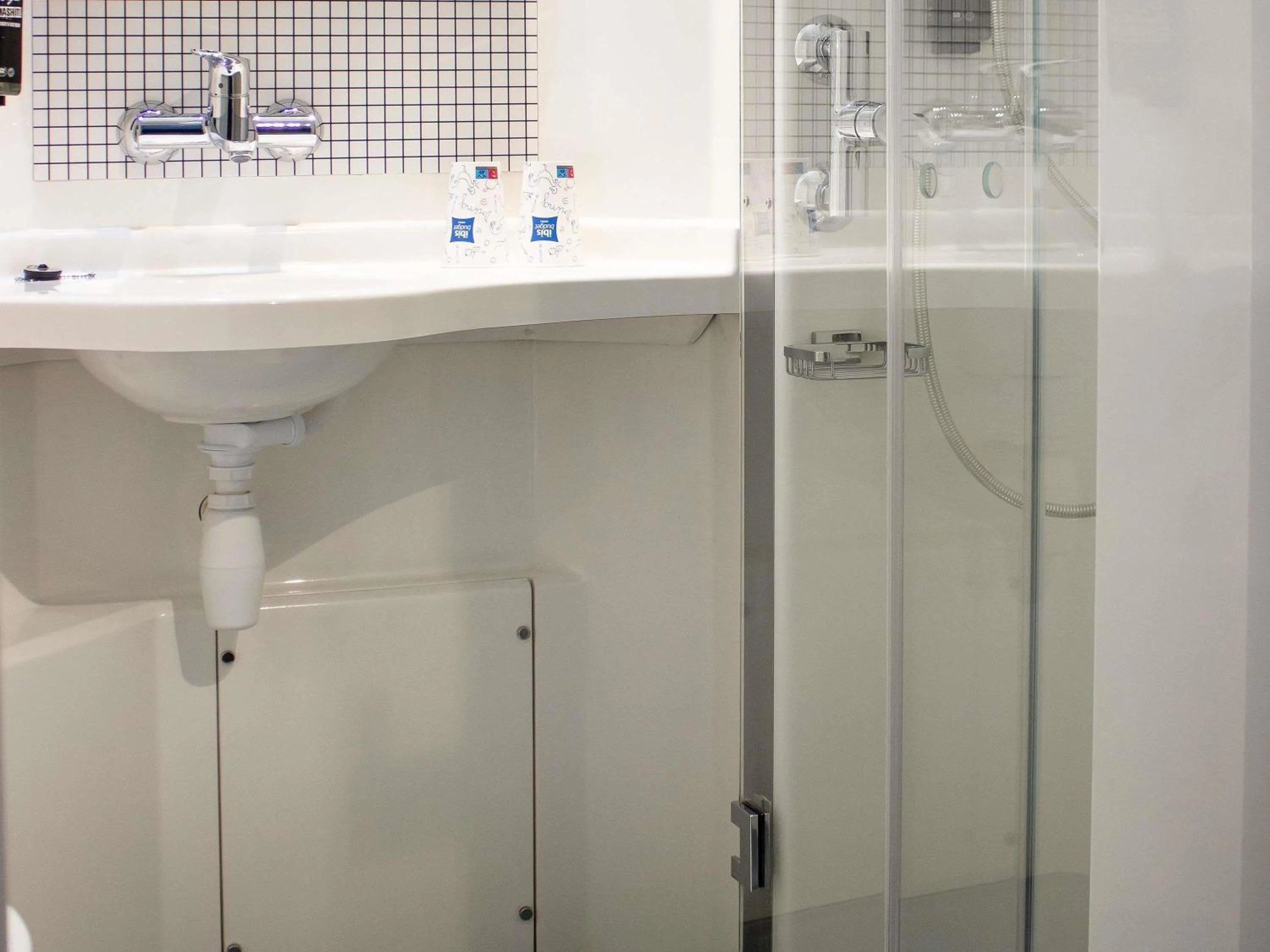 Bedroom in ibis budget Lunel Porte de Camargue