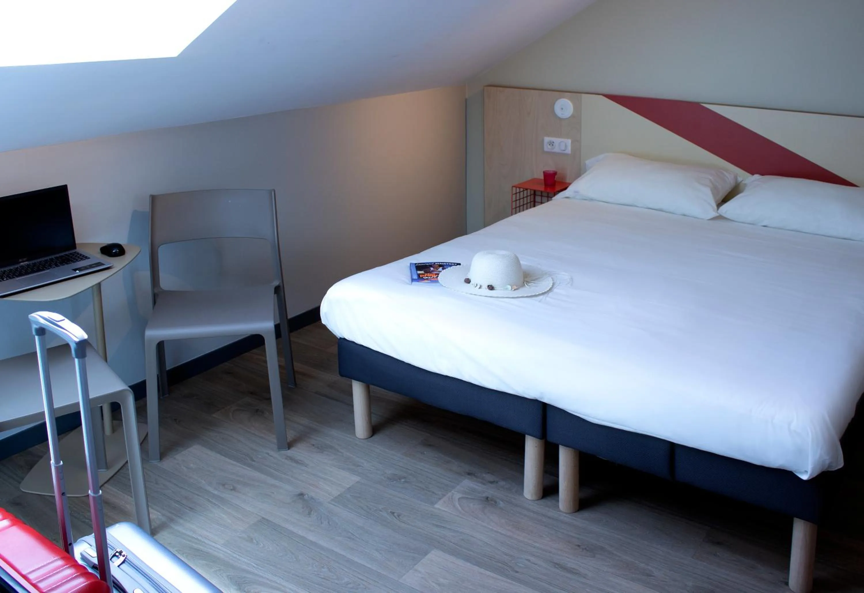 Photo of the whole room, Bed in ibis budget Lunel Porte de Camargue