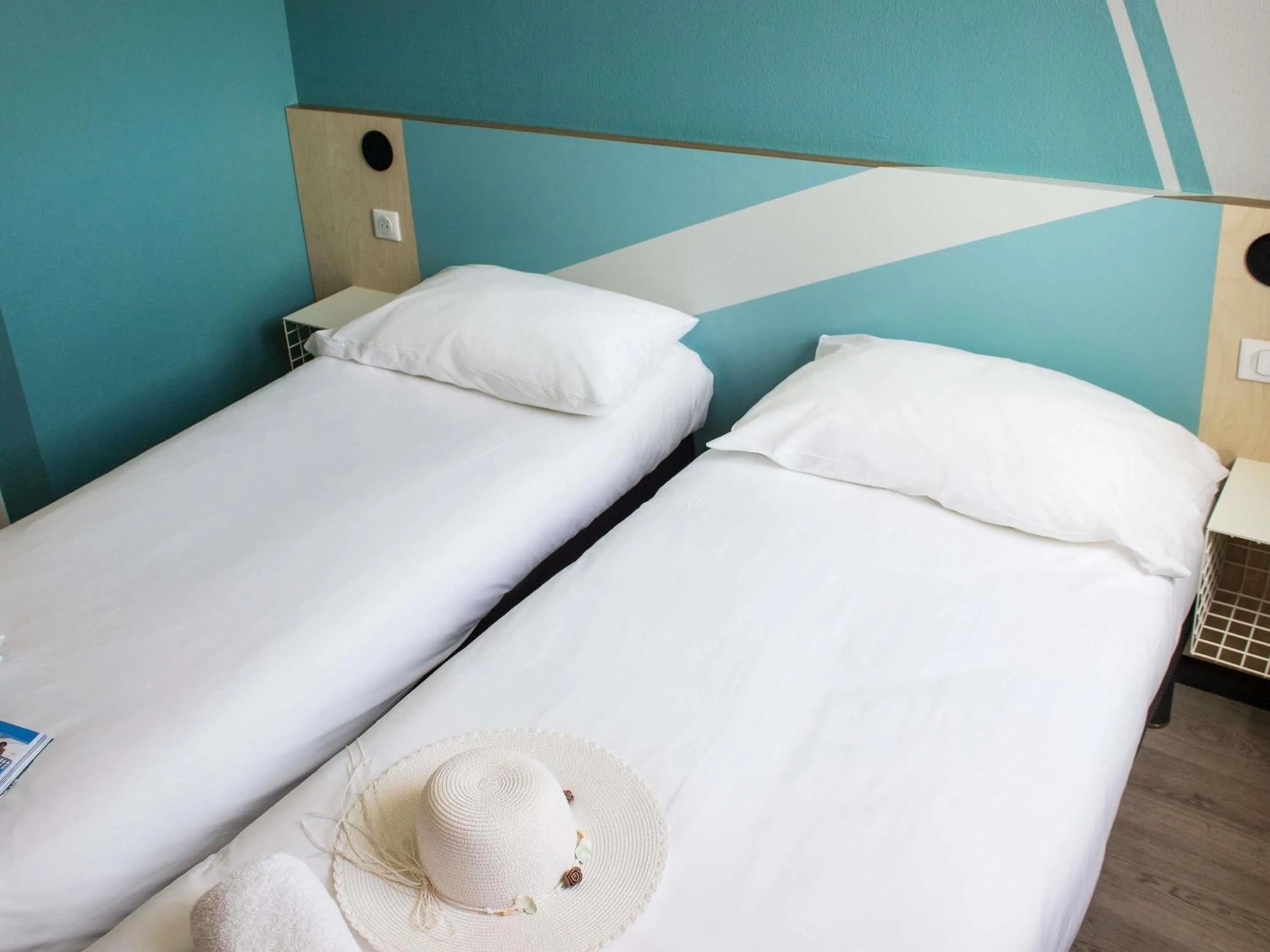 Bedroom, Bed in ibis budget Lunel Porte de Camargue